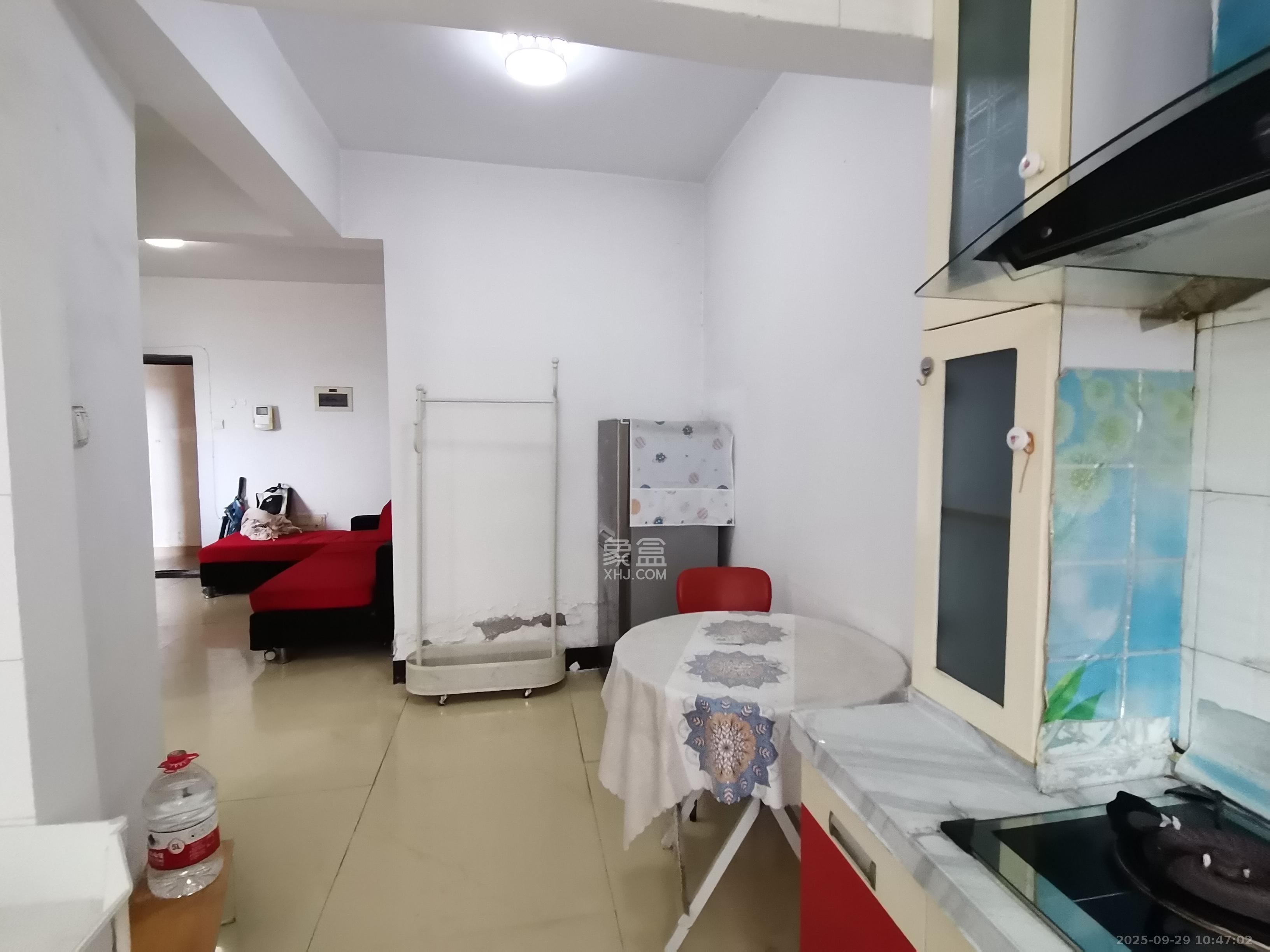 层上观邸  1室2厅1卫    1500.0元/月室内图