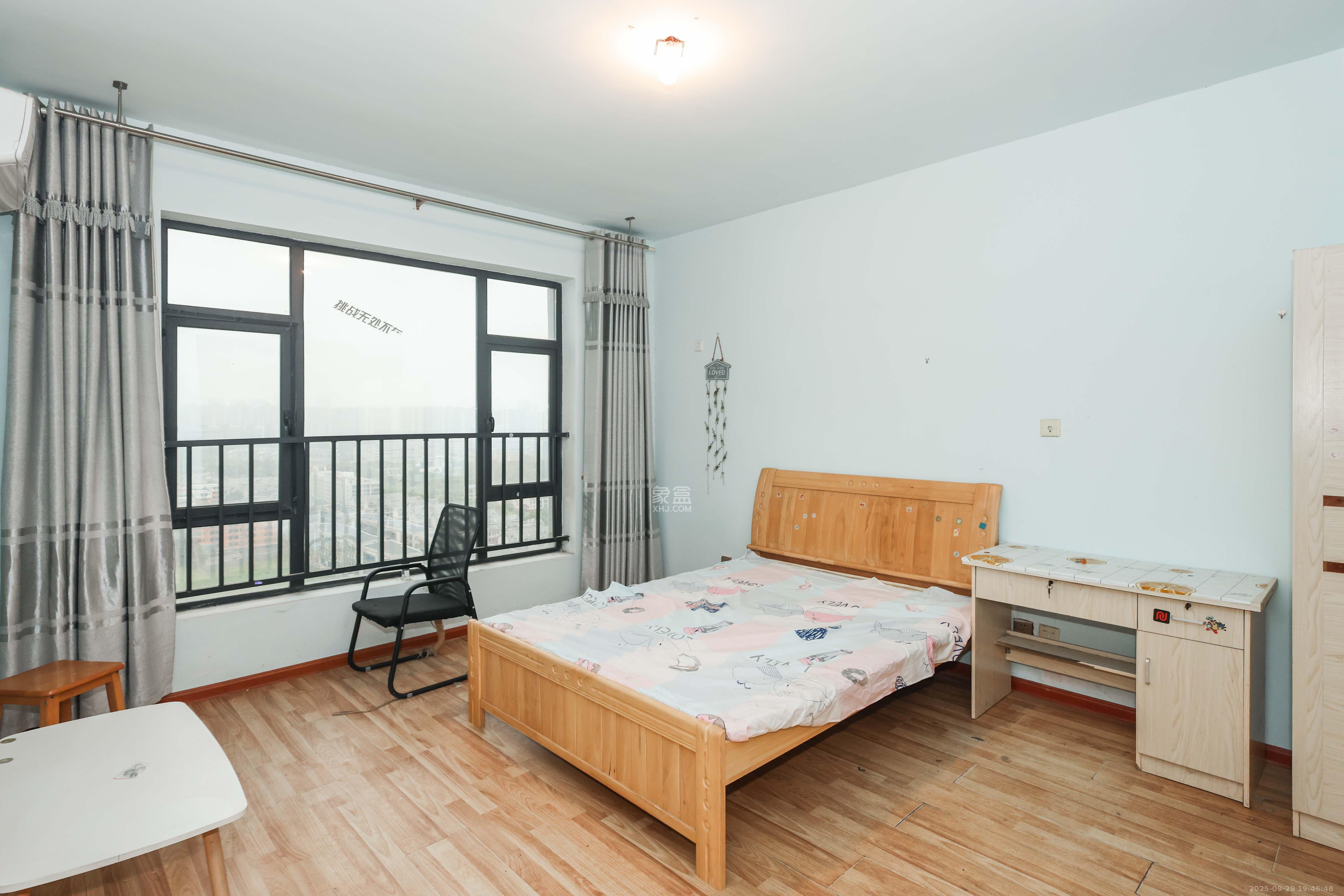 天元涉外景园B区  3室2厅2卫    78.0万卧室