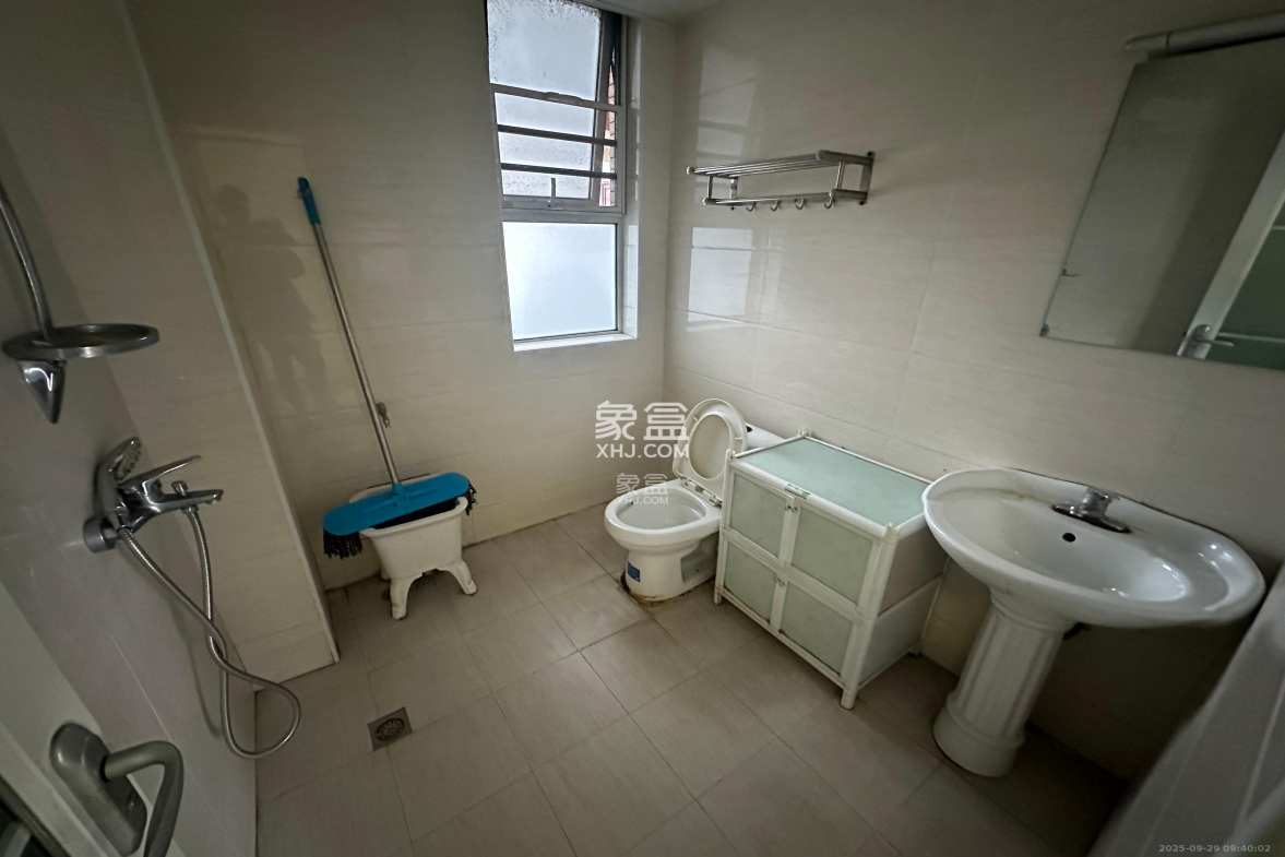 湘江雅颂居  2室2厅2卫    2200.0元/月 湘江雅颂居  2室2厅2卫    2200.0元/月室内图