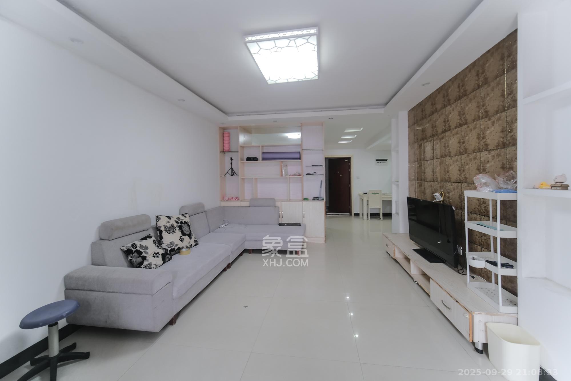 三一街区  3室2厅1卫    49.8万客厅