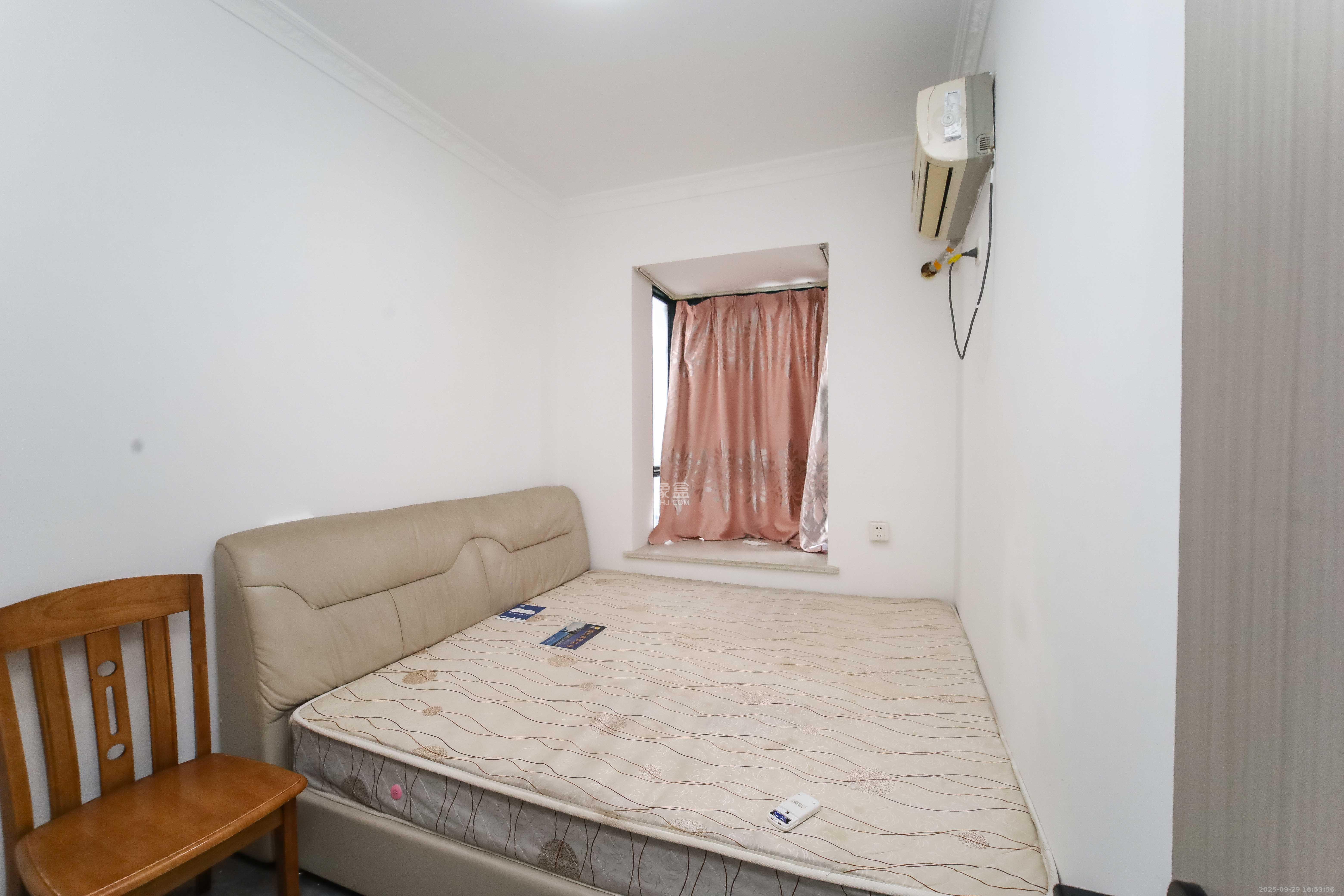 东玺门  3室2厅1卫    75.8万 东玺门  3室2厅1卫    75.8万卧室