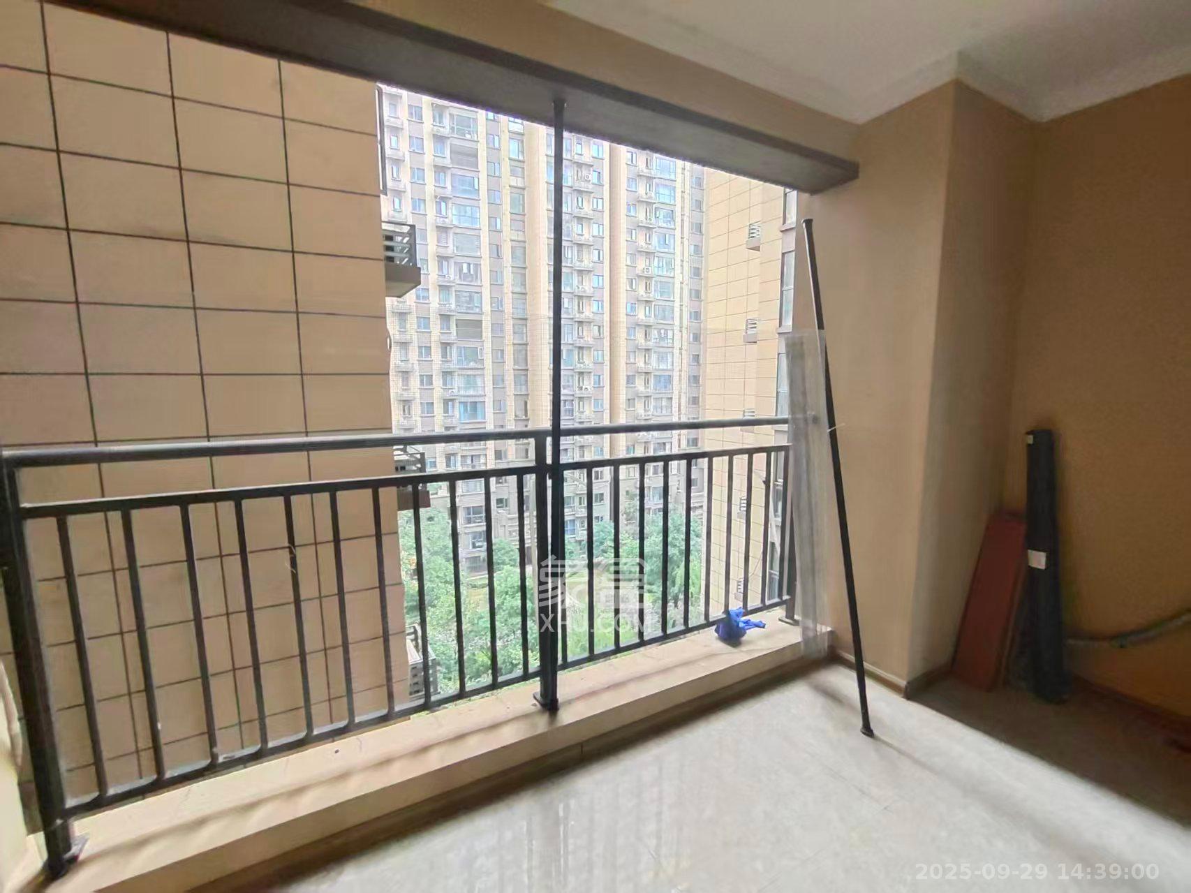 荣盛花语书苑  3室2厅1卫    2200.0元/月 荣盛花语书苑  3室2厅1卫    2200.0元/月室内图