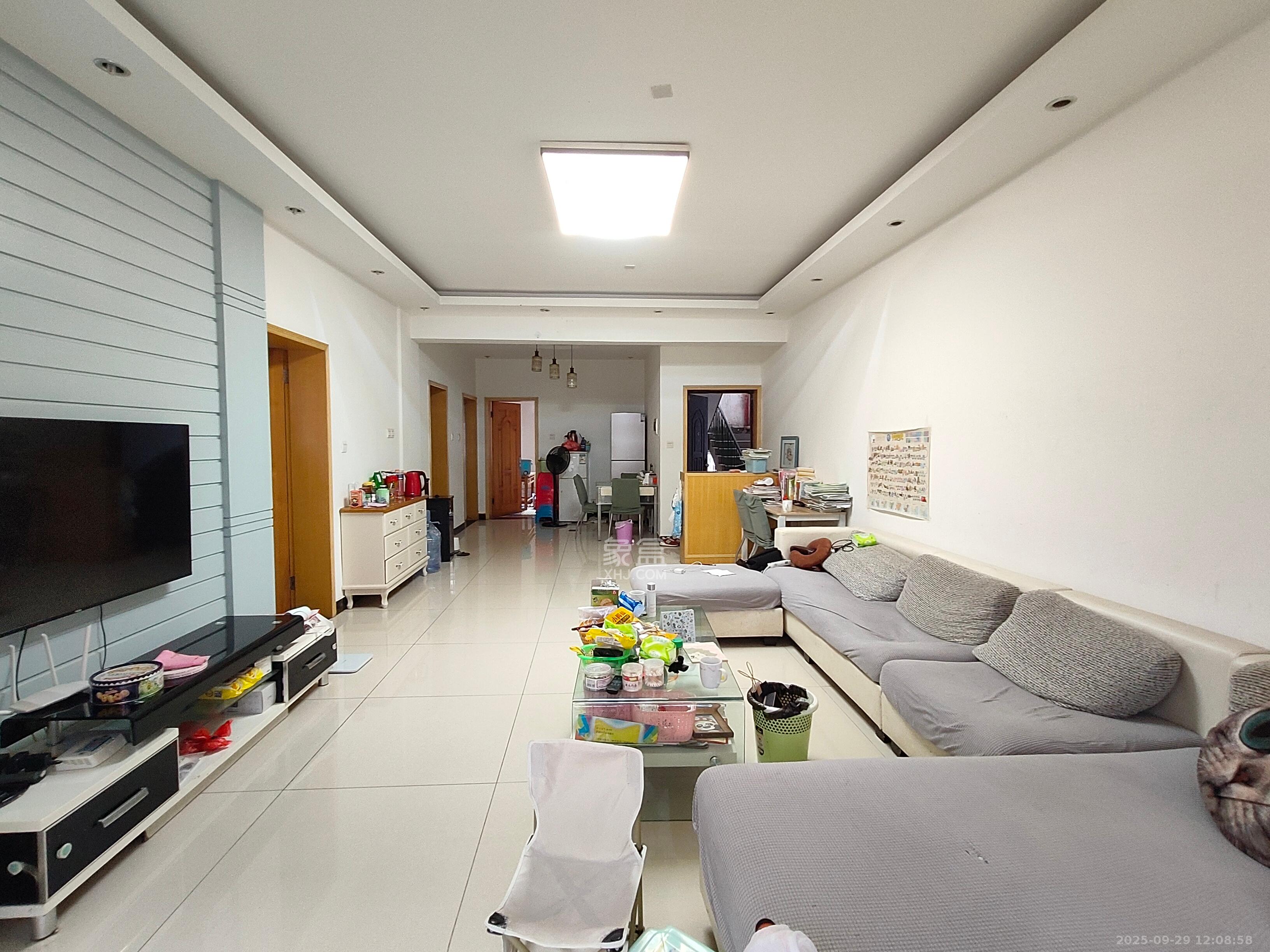 湘绣城 3室2厅1卫 1600.0元/月 湘绣城 3室2厅1卫 1600.0元/月室内图