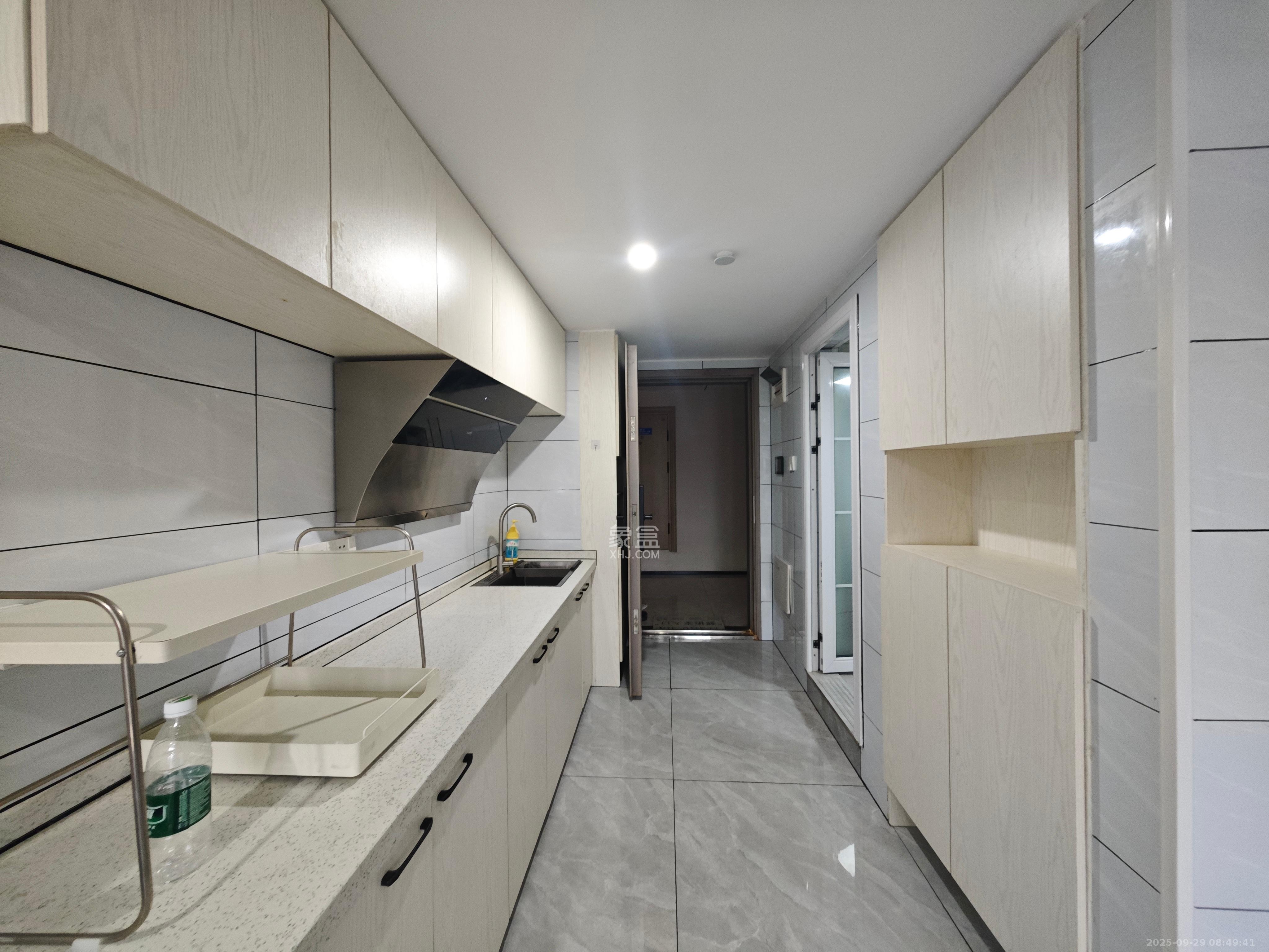 藏珑湖上公馆 2室1厅1卫 2300.0元/月 藏珑湖上公馆 2室1厅1卫 2300.0元/月室内图