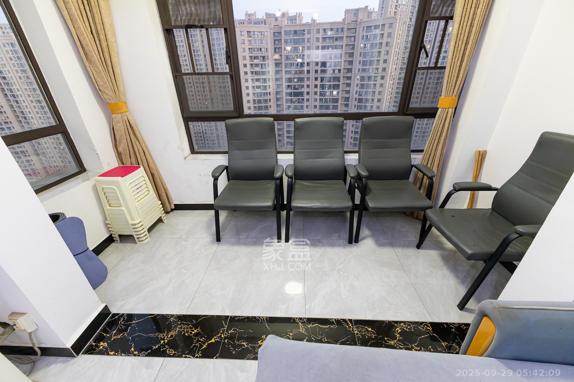 勤诚达境界城 3室2厅2卫 92.0万 勤诚达境界城 3室2厅2卫 92.0万阳台