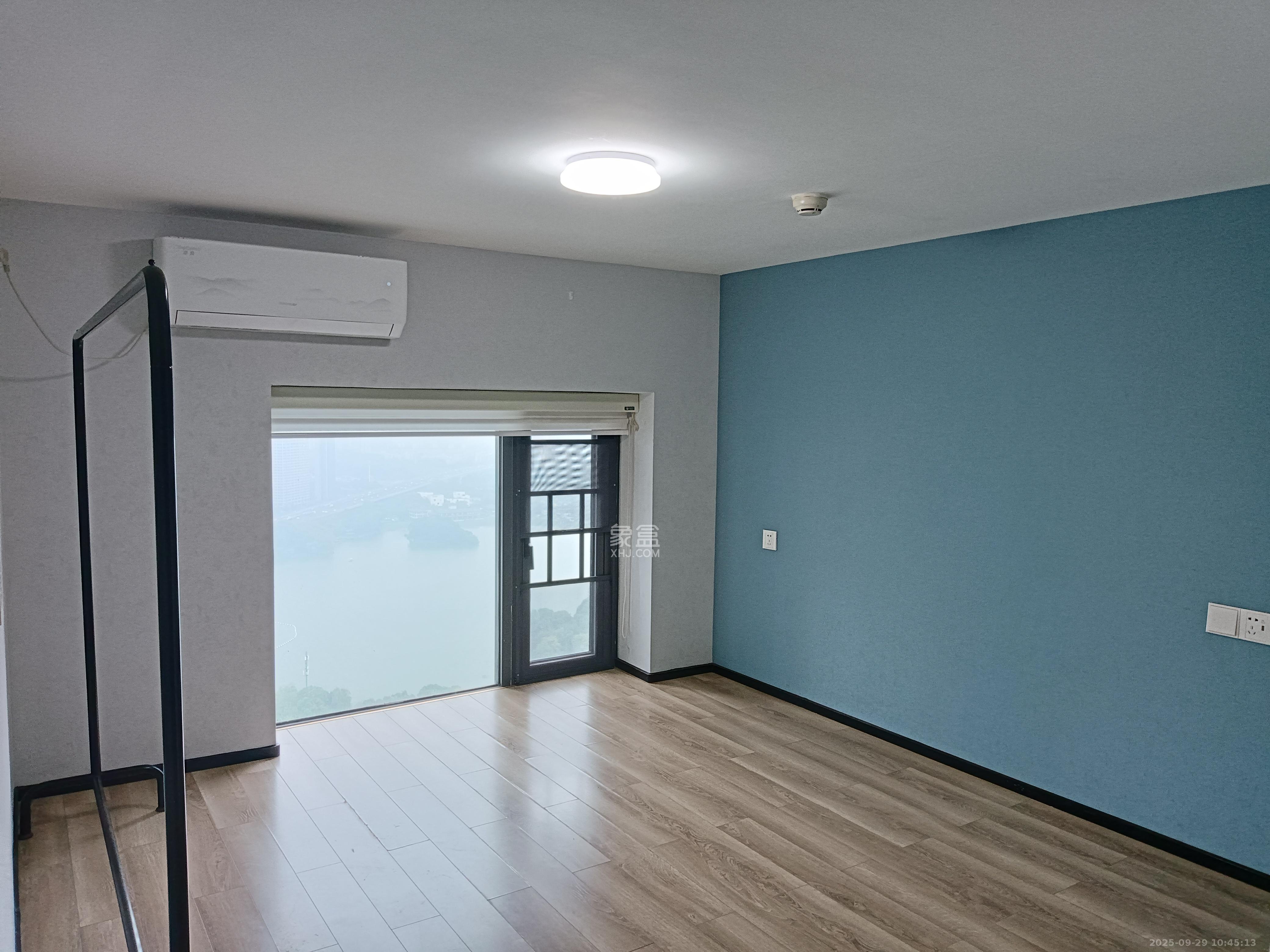 藏珑湖上公馆  3室2厅2卫    5800.0元/月室内图