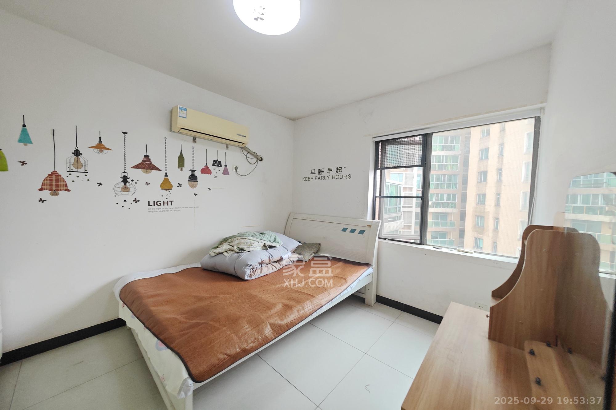 新城新世界一二三期 2室1厅1卫 76.0万 新城新世界一二三期 2室1厅1卫 76.0万卧室