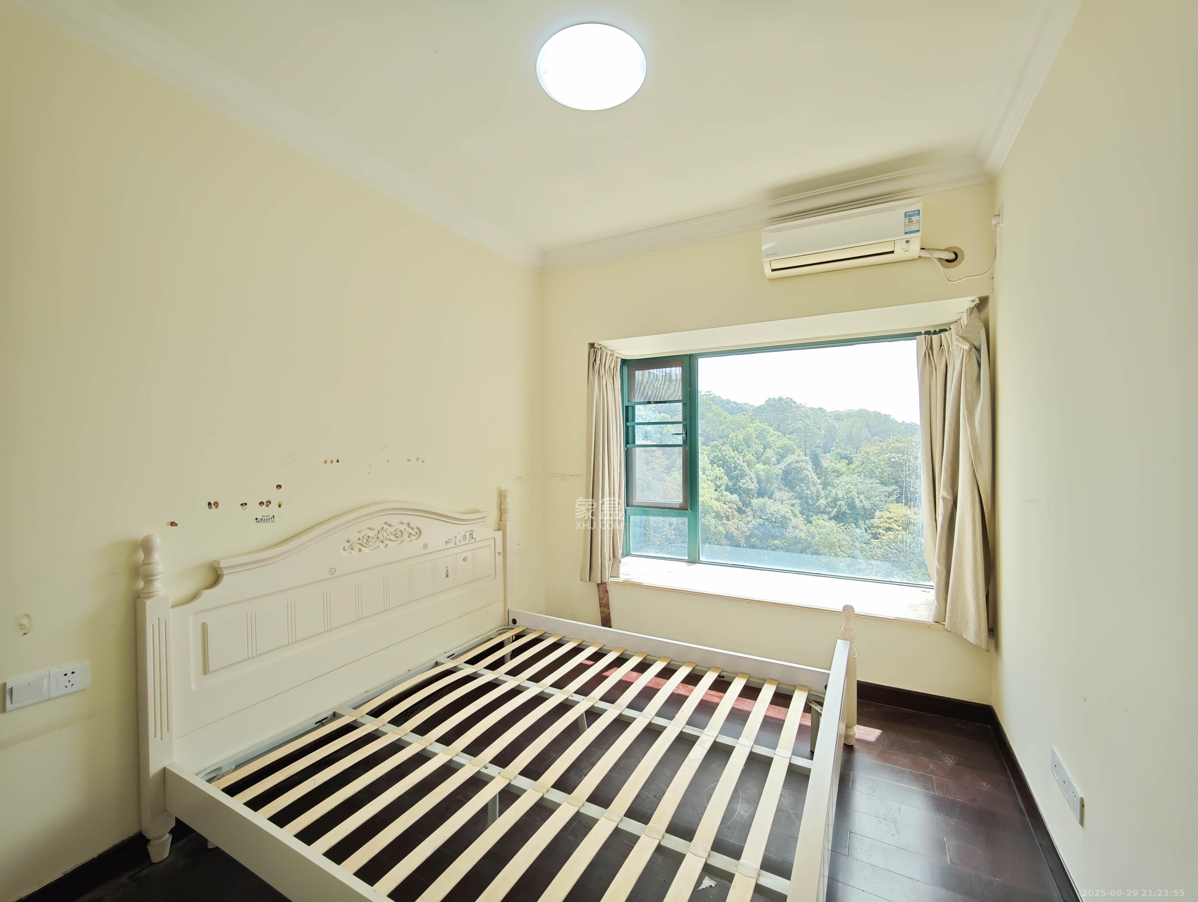 恒大城 5室2厅3卫 128.0万 恒大城 5室2厅3卫 128.0万卧室