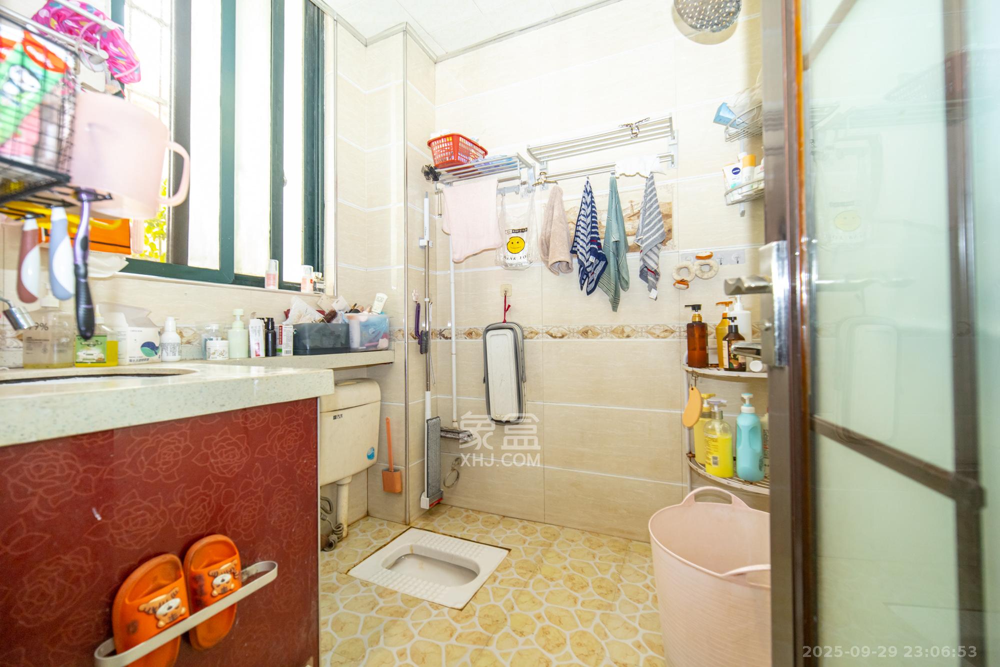 银盘鑫城  2室2厅1卫    48.8万卫生间