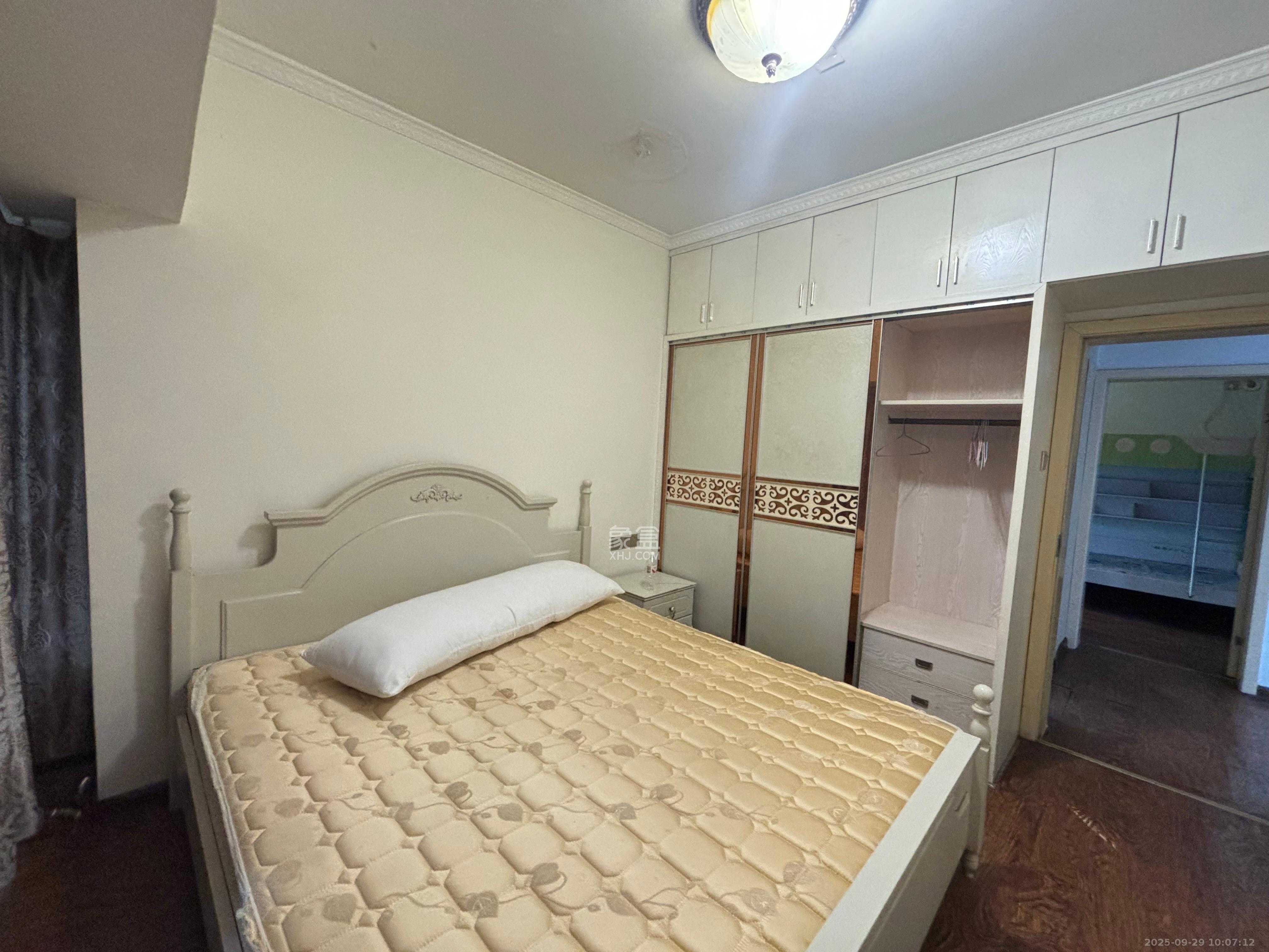 花样年华  3室2厅1卫    1400.0元/月室内图