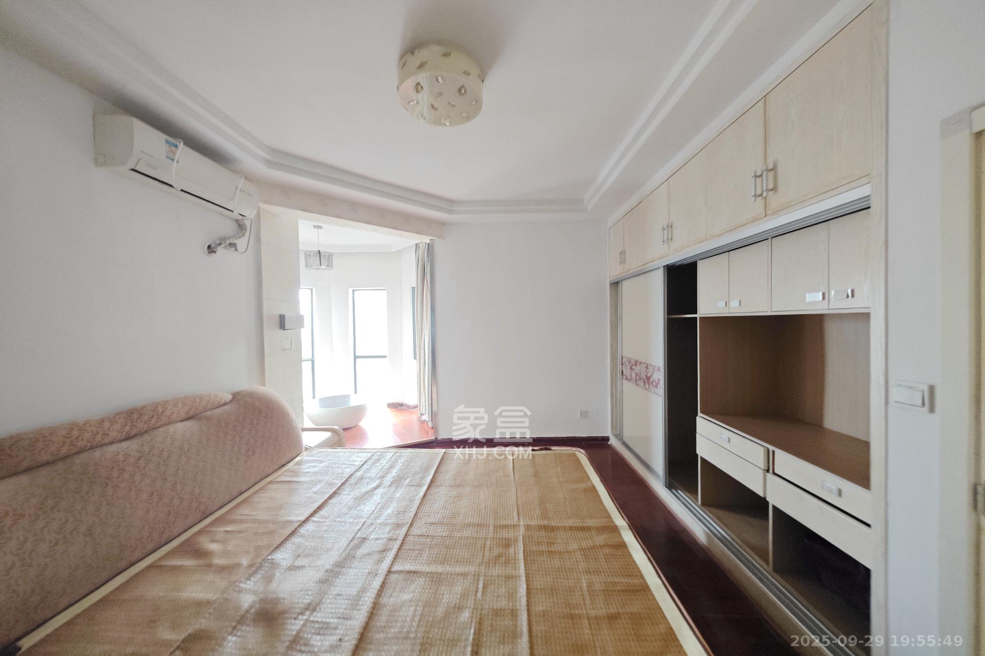 锦绣世纪  3室2厅2卫    126.0万 锦绣世纪  3室2厅2卫    126.0万卧室