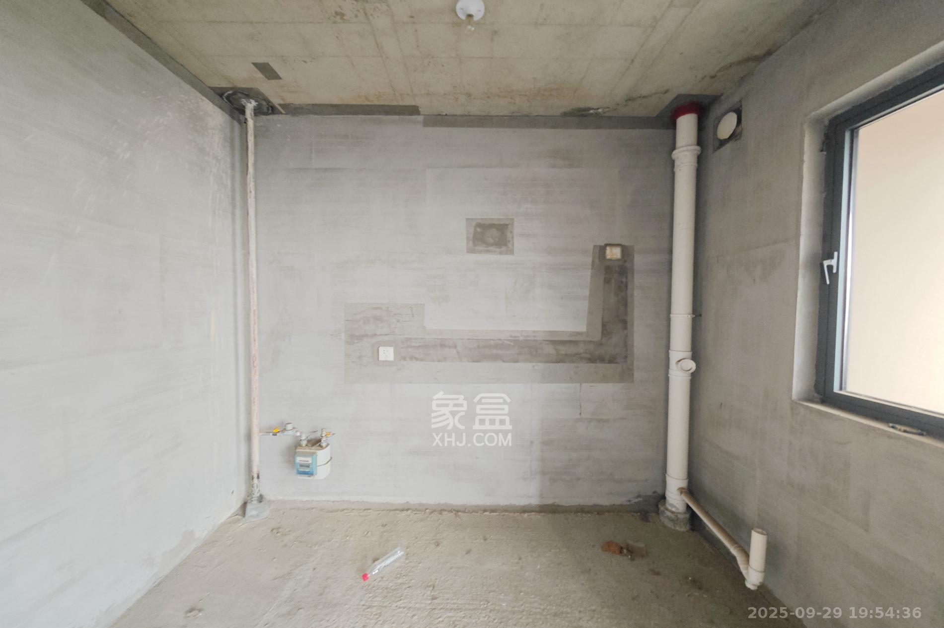 建发中央悦府  4室2厅2卫    169.9万厨房