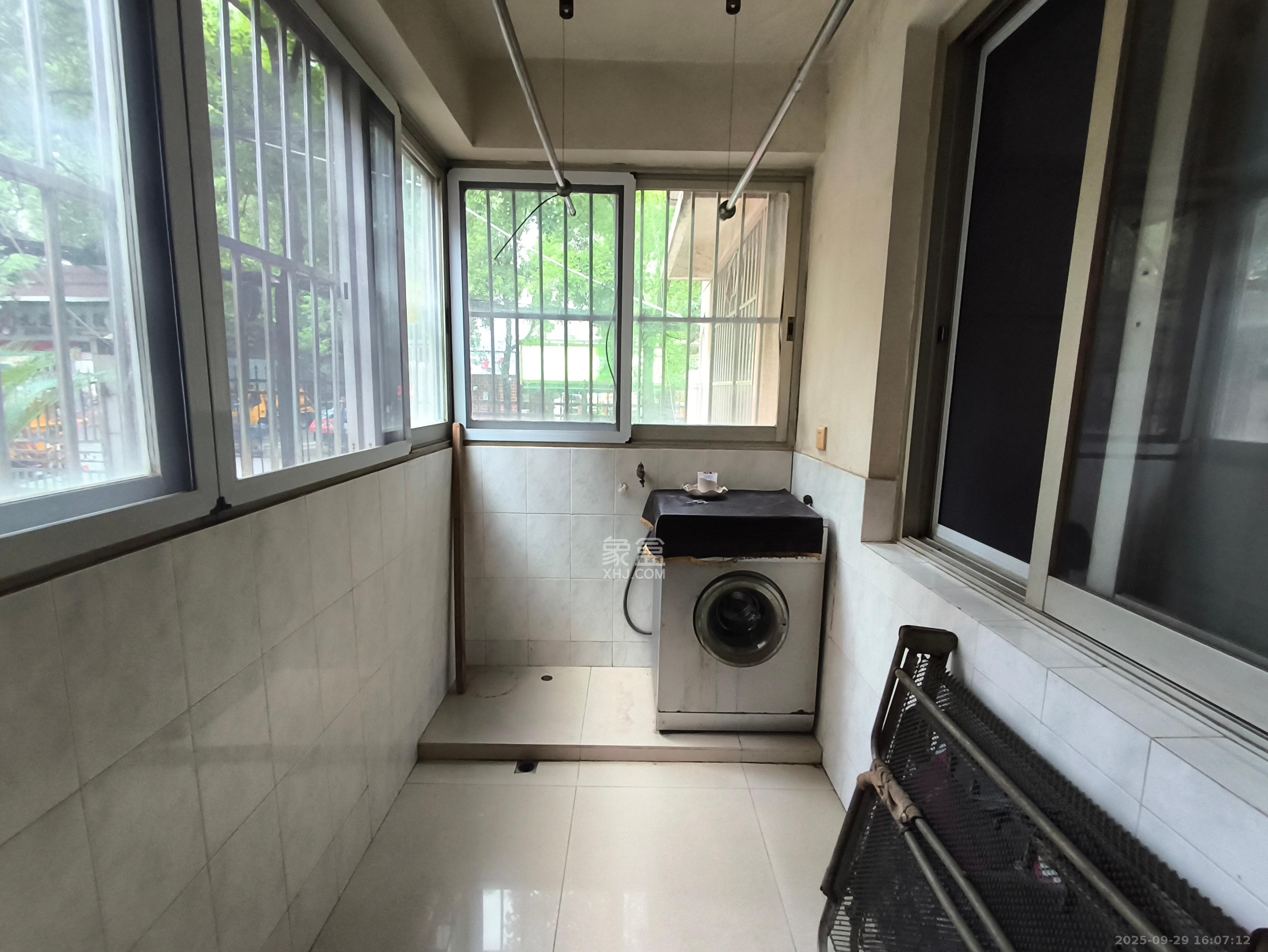 湘计花园  3室1厅1卫    2800.0元/月 湘计花园  3室1厅1卫    2800.0元/月室内图