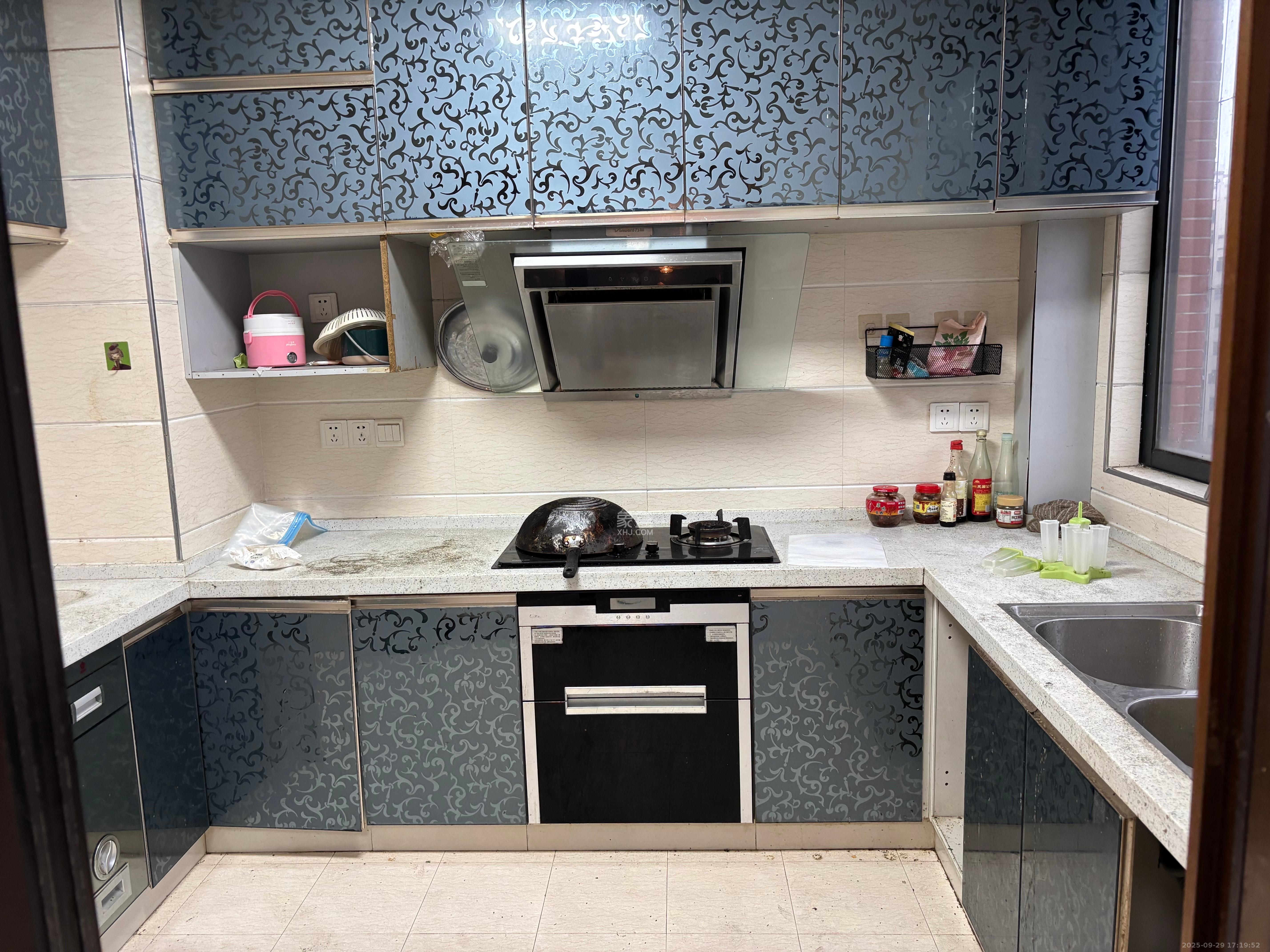 珠江东方明珠（新地东方明珠）三期  3室2厅2卫    2000.0元/月室内图