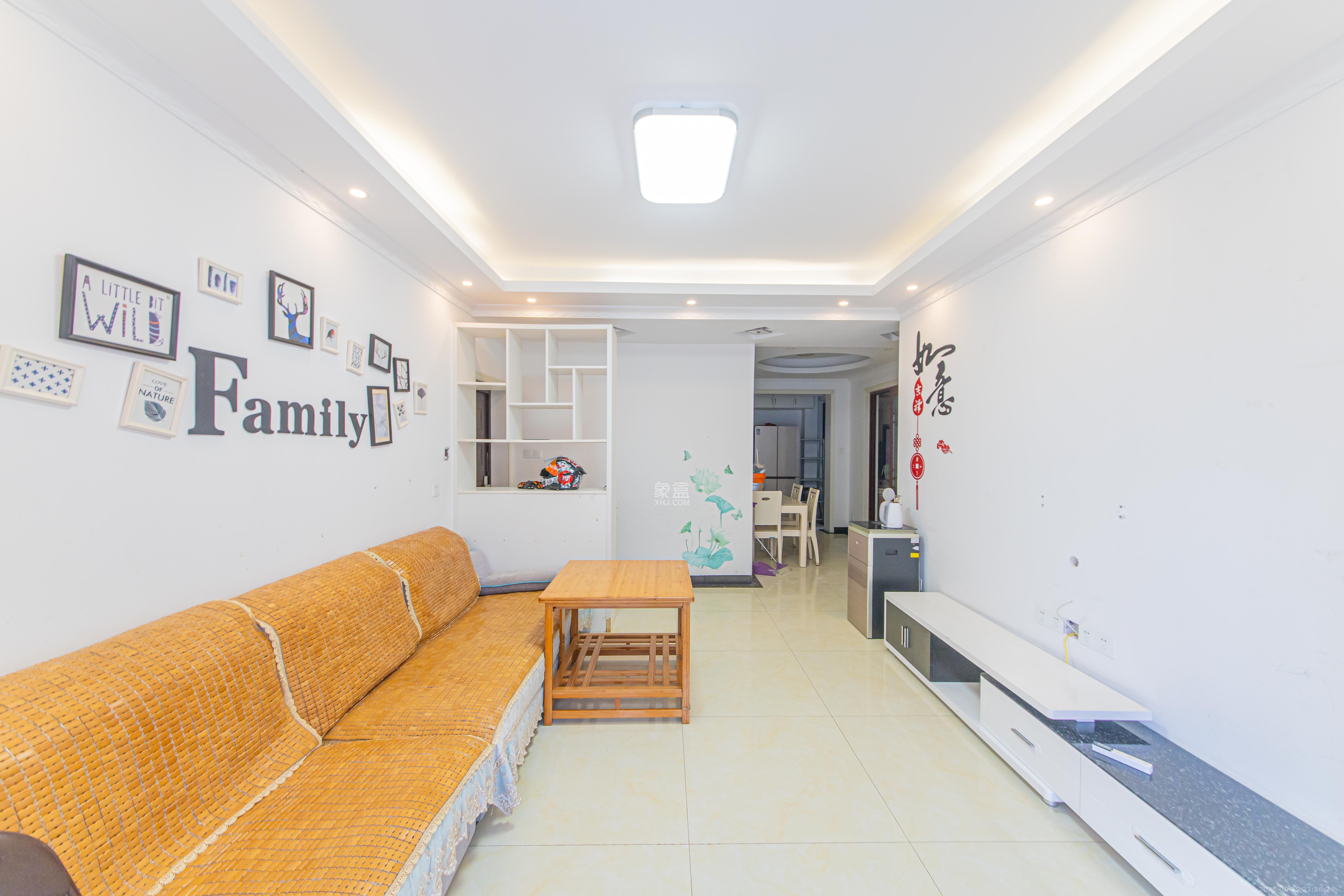 夏威夷碧水春城(碧桂园城市花园)  3室2厅1卫    88.0万 夏威夷碧水春城(碧桂园城市花园)  3室2厅1卫    88.0万客厅