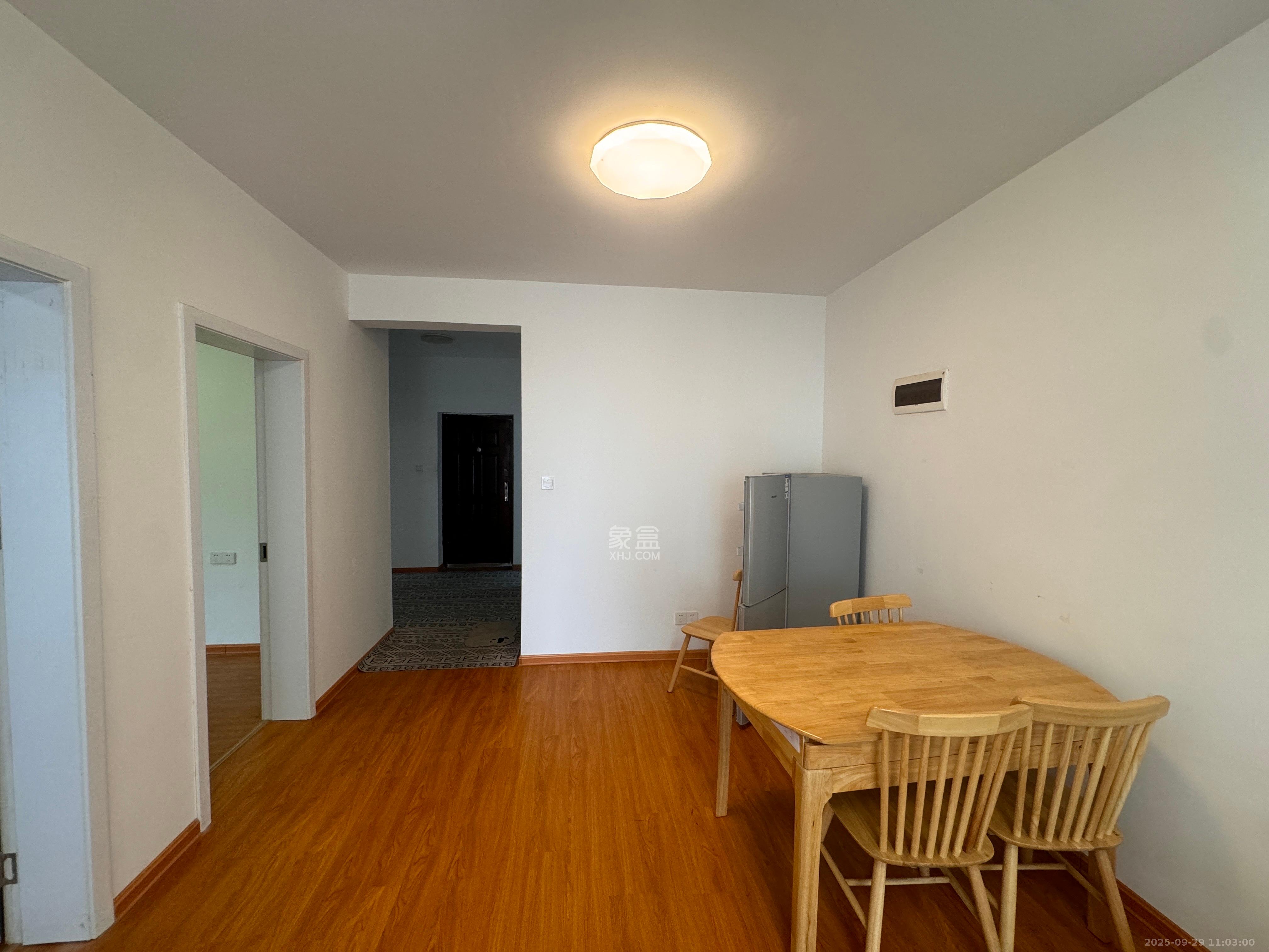 山语城三期 3室2厅1卫 1700.0元/月 山语城三期 3室2厅1卫 1700.0元/月室内图