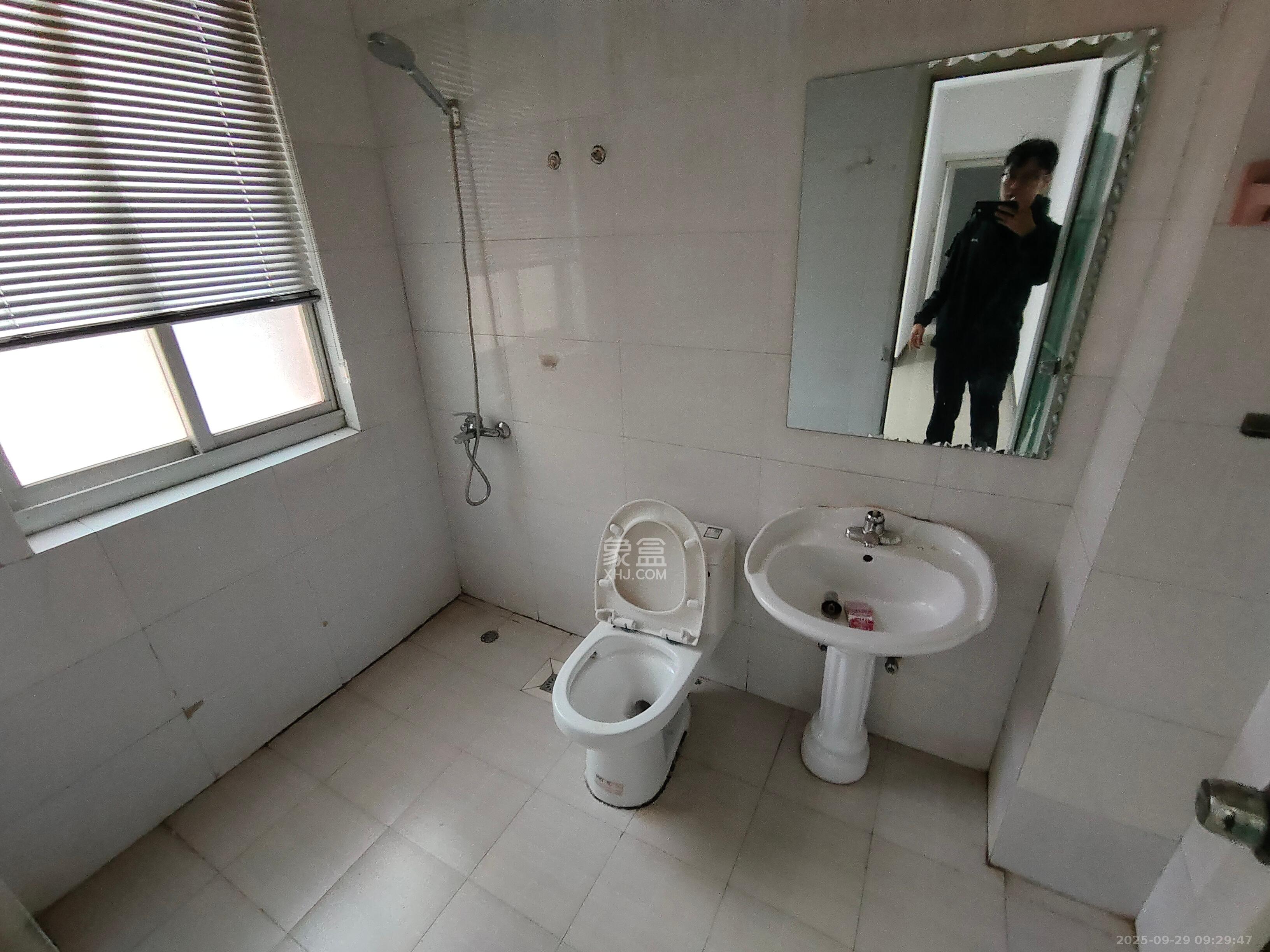 湖南开放大学 4室2厅2卫 3100.0元/月 湖南开放大学 4室2厅2卫 3100.0元/月室内图