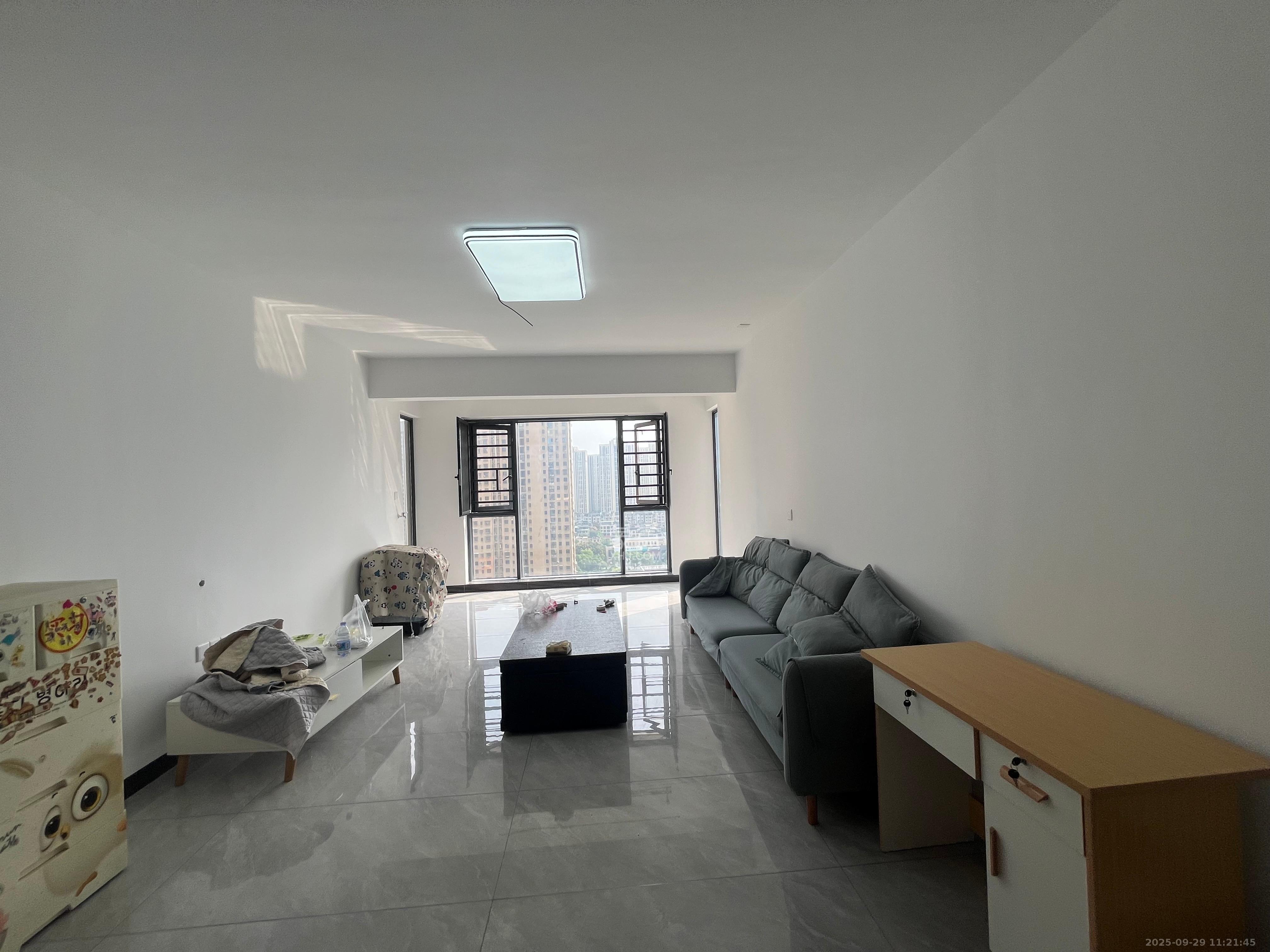 唐桂家园 3室2厅2卫 2800.0元/月 唐桂家园 3室2厅2卫 2800.0元/月室内图