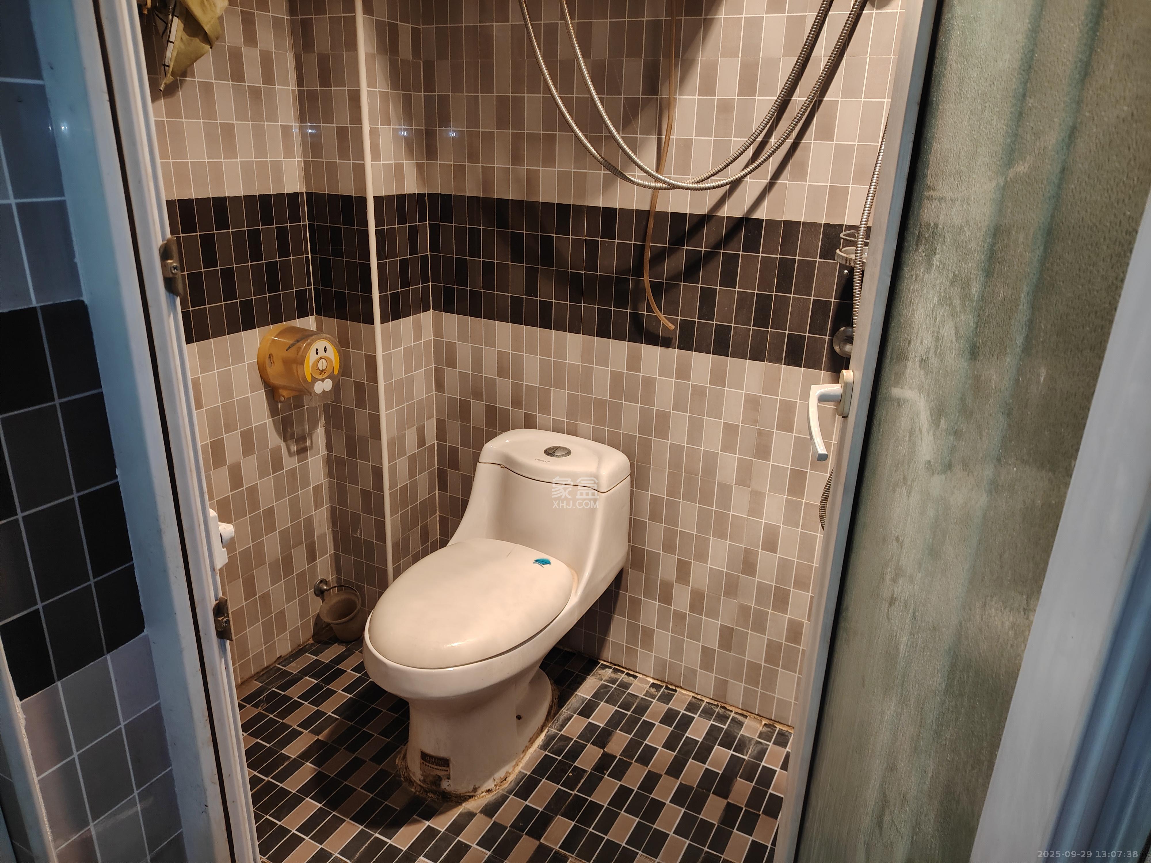 好家园 4室2厅2卫 1800.0元/月 好家园 4室2厅2卫 1800.0元/月室内图