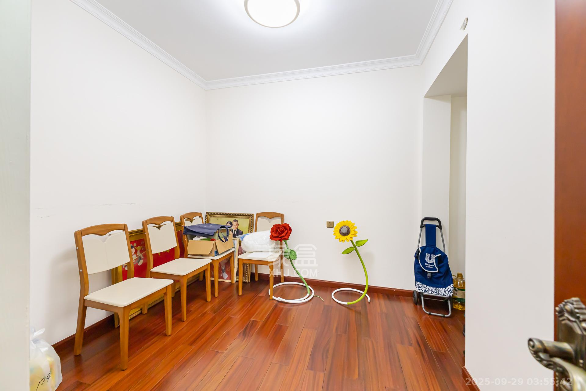 明发国际城  3室2厅1卫    74.5万卧室