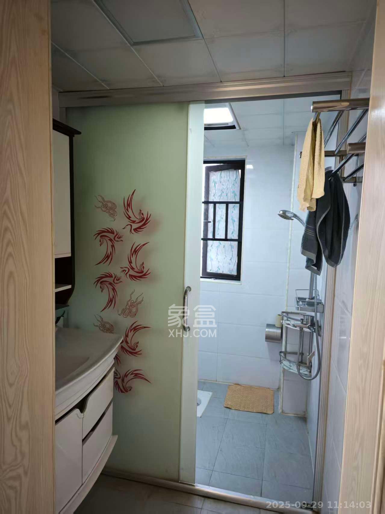 长房半岛蓝湾（观山月）  3室2厅1卫   2200.00元/月室内图