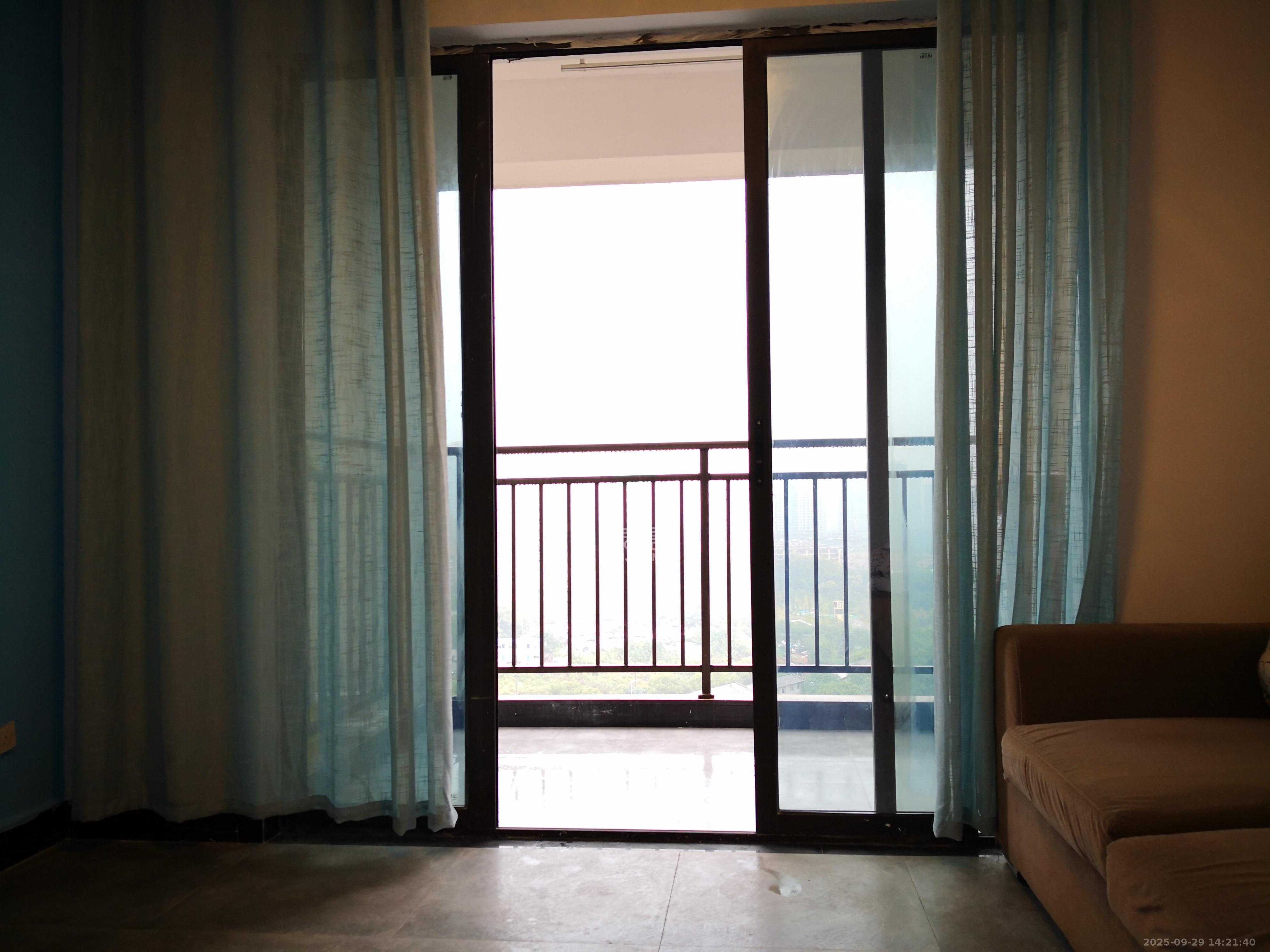 德润小区(丰升德润小区) 2室2厅1卫 2100.0元/月 德润小区(丰升德润小区) 2室2厅1卫 2100.0元/月室内图