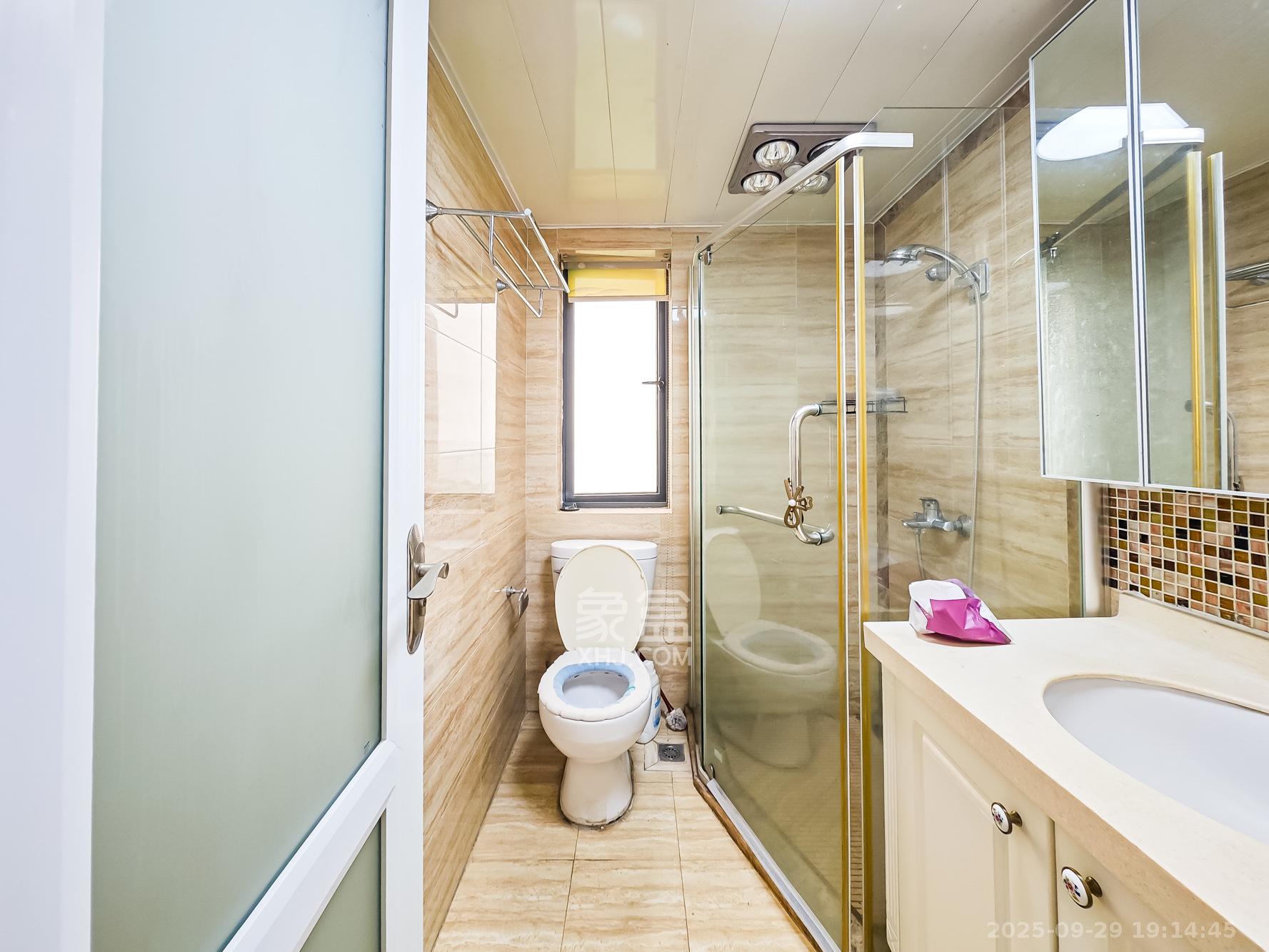 双湾国际(湘江御景花园) 2室2厅2卫 70.0万 双湾国际(湘江御景花园) 2室2厅2卫 70.0万卫生间