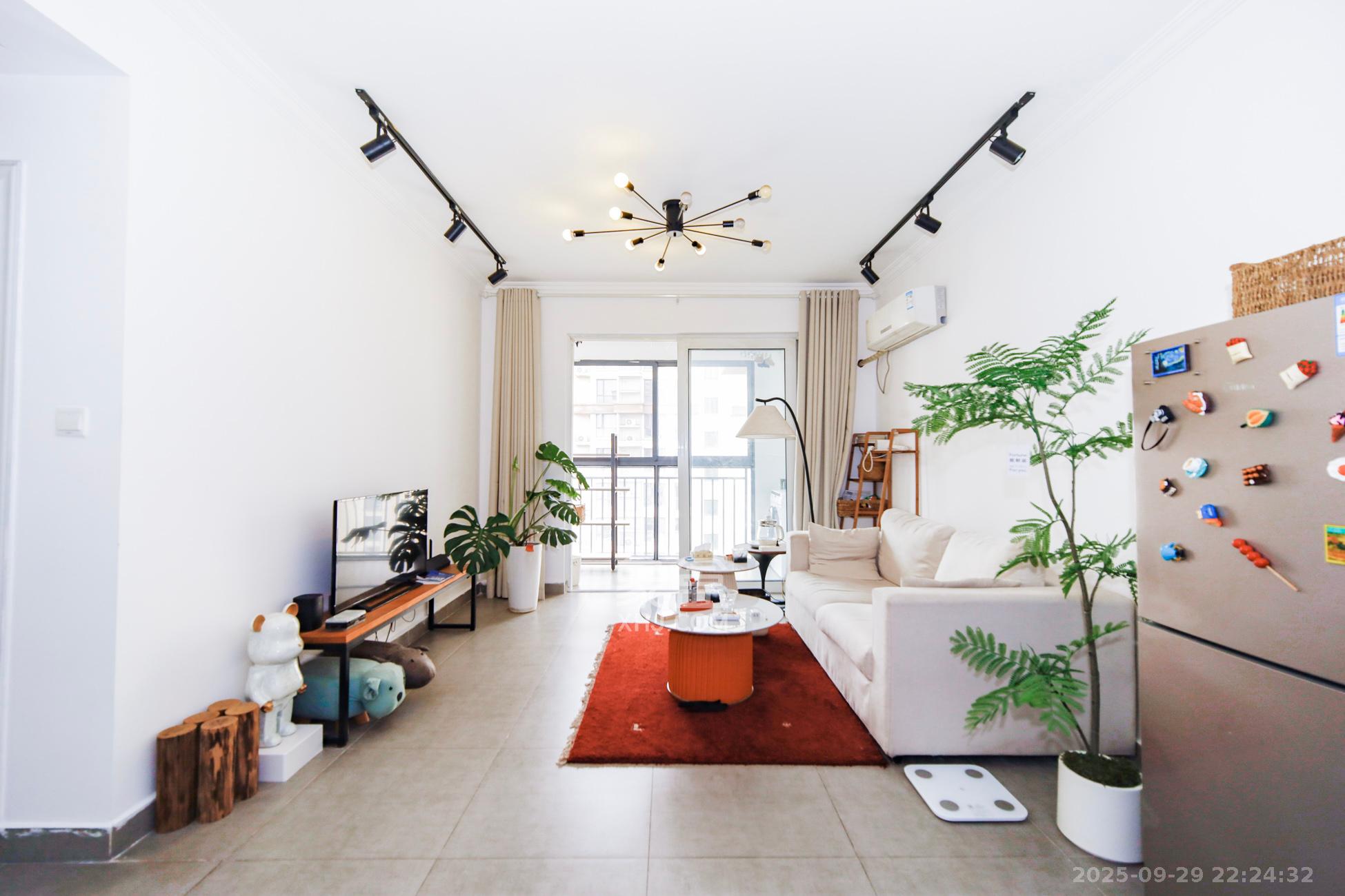 蓝光幸福满庭  2室2厅1卫    67.0万客厅