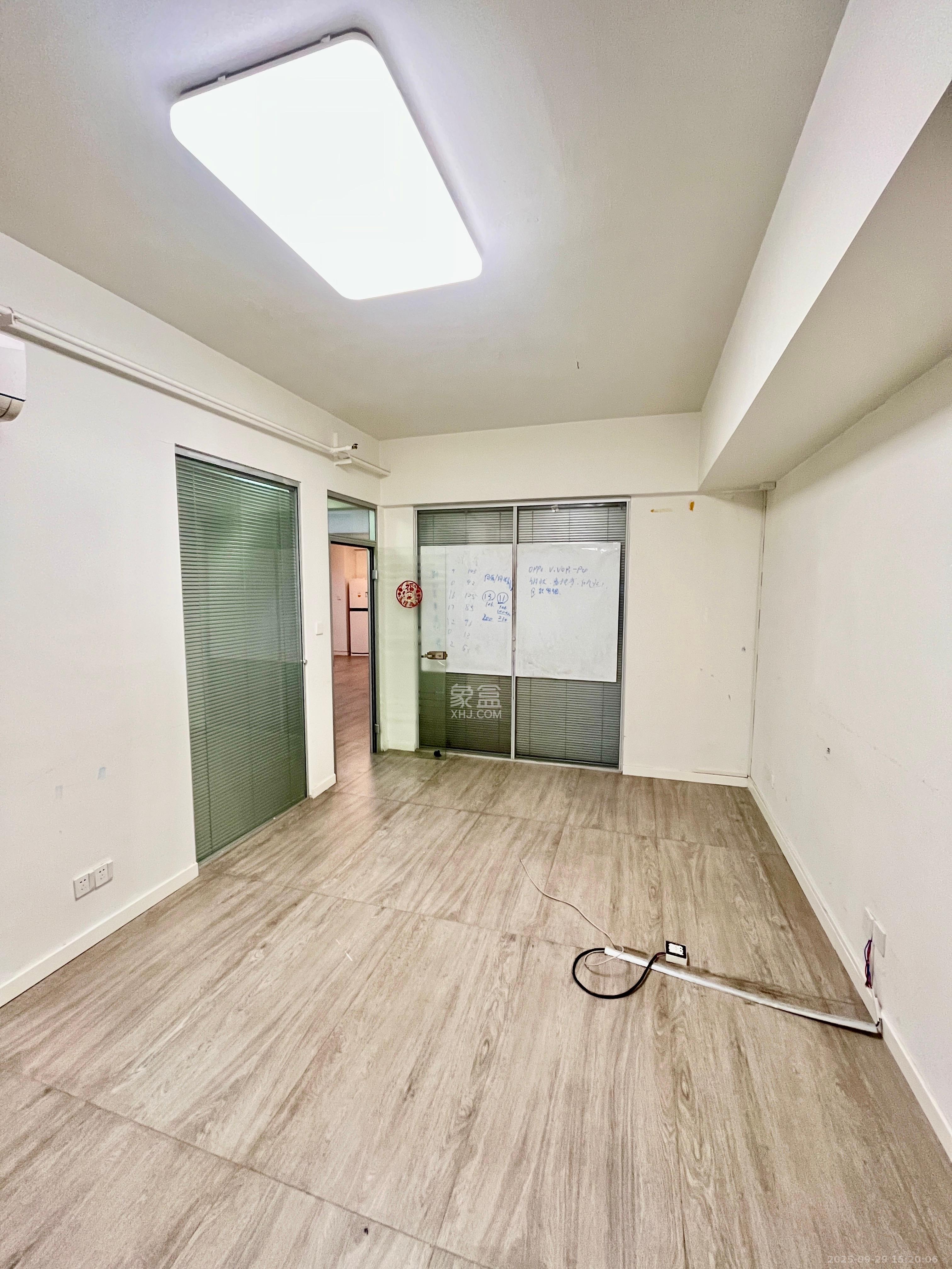 北辰三角洲B1E1区  3室2厅2卫    7500.0元/月室内图