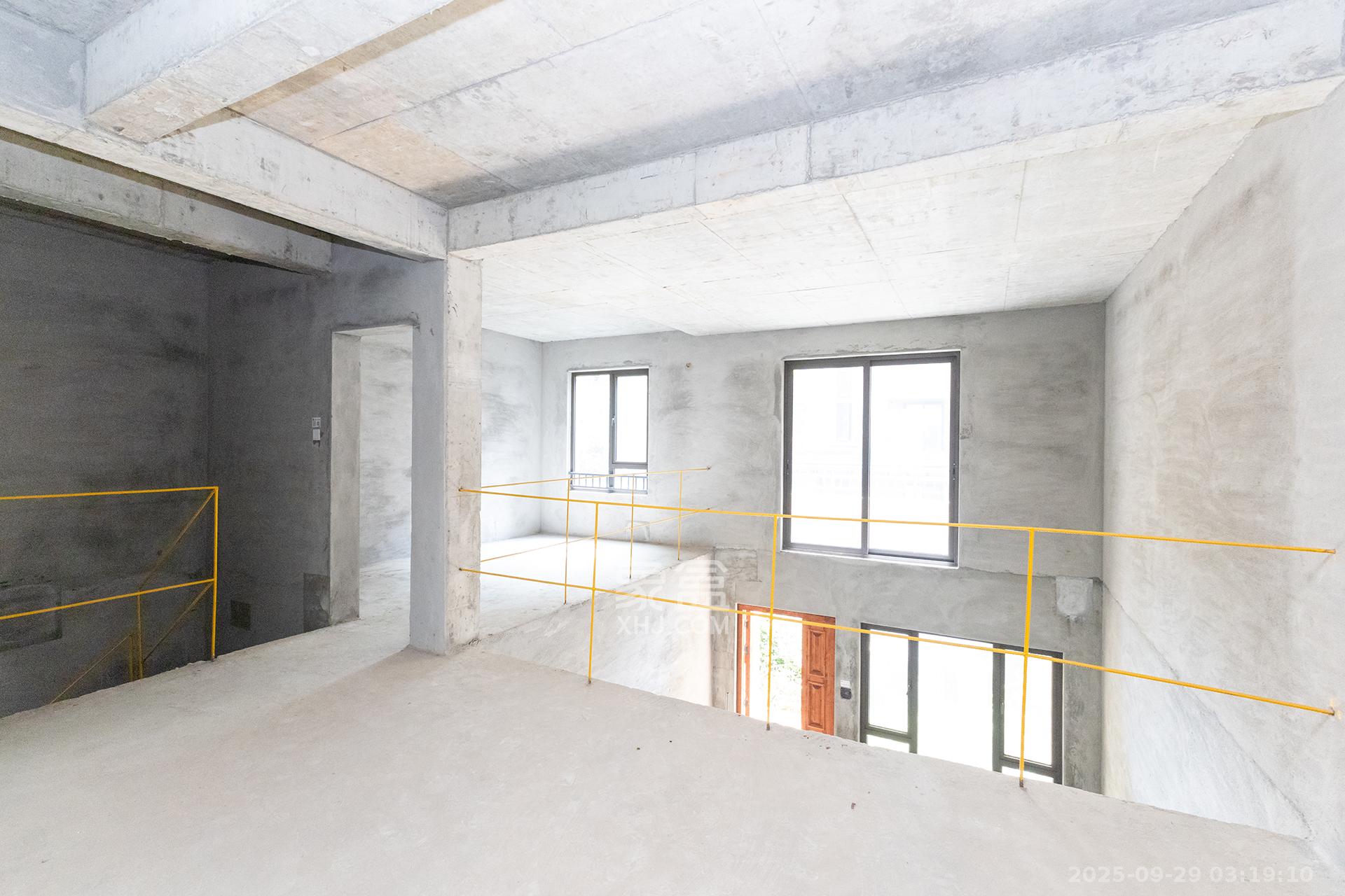 龙湖璟宸原著(龙湖紫宸) 4室2厅2卫 228.0万 龙湖璟宸原著(龙湖紫宸) 4室2厅2卫 228.0万卧室