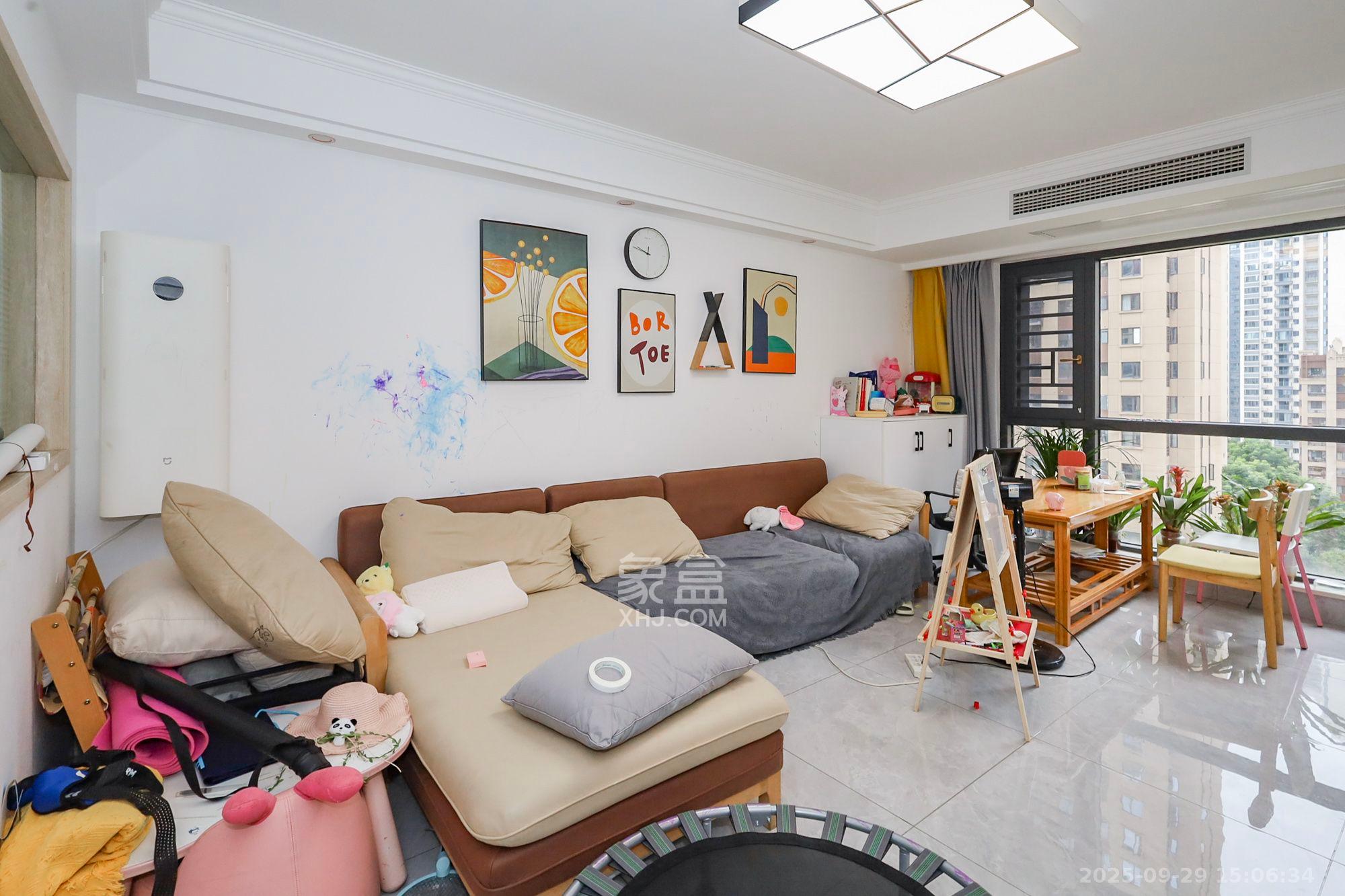 中铁西江悦一期  3室2厅2卫    3000.0元/月室内图