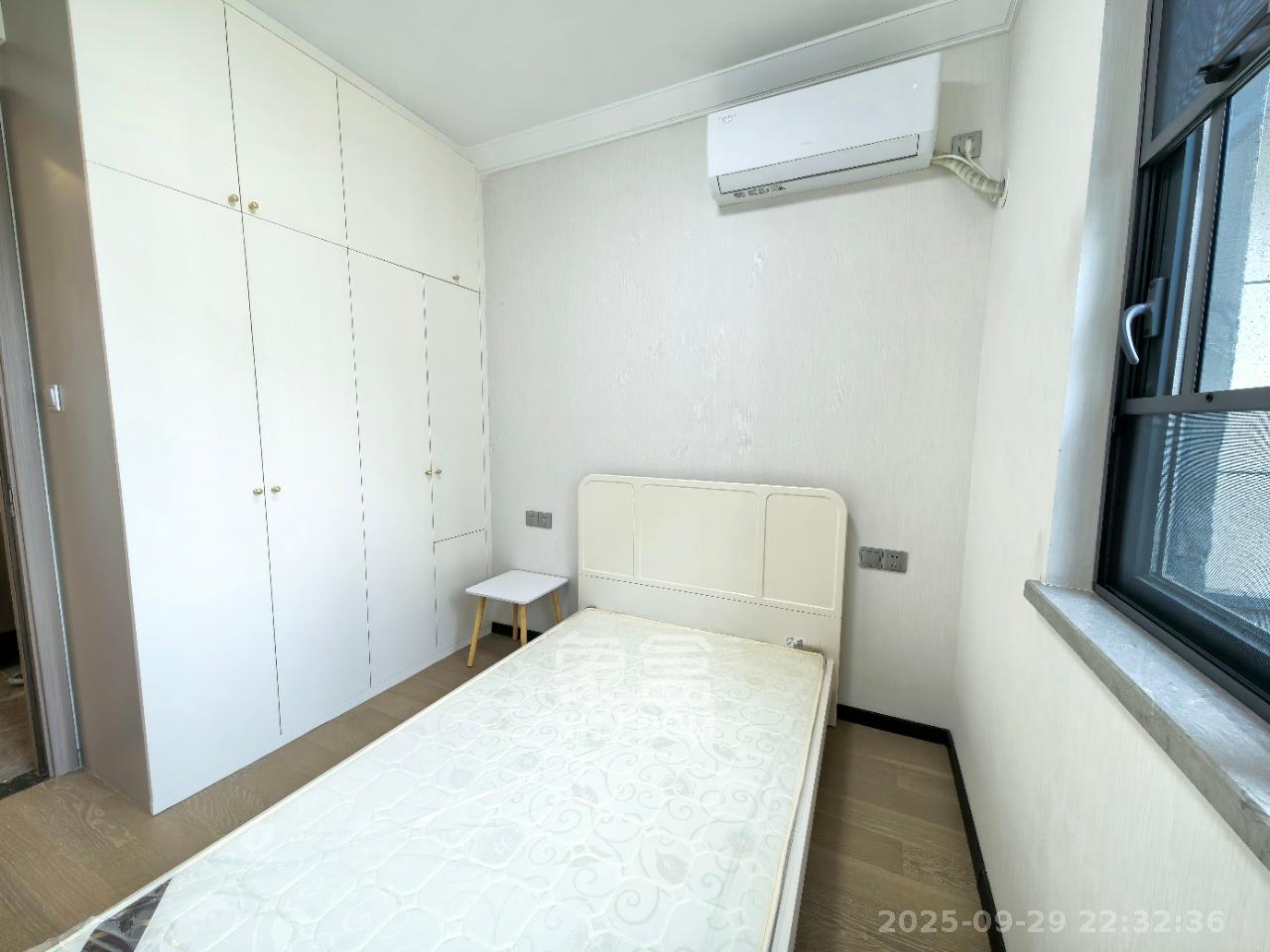 中海阅溪府  4室2厅2卫   3800.00元/月室内图