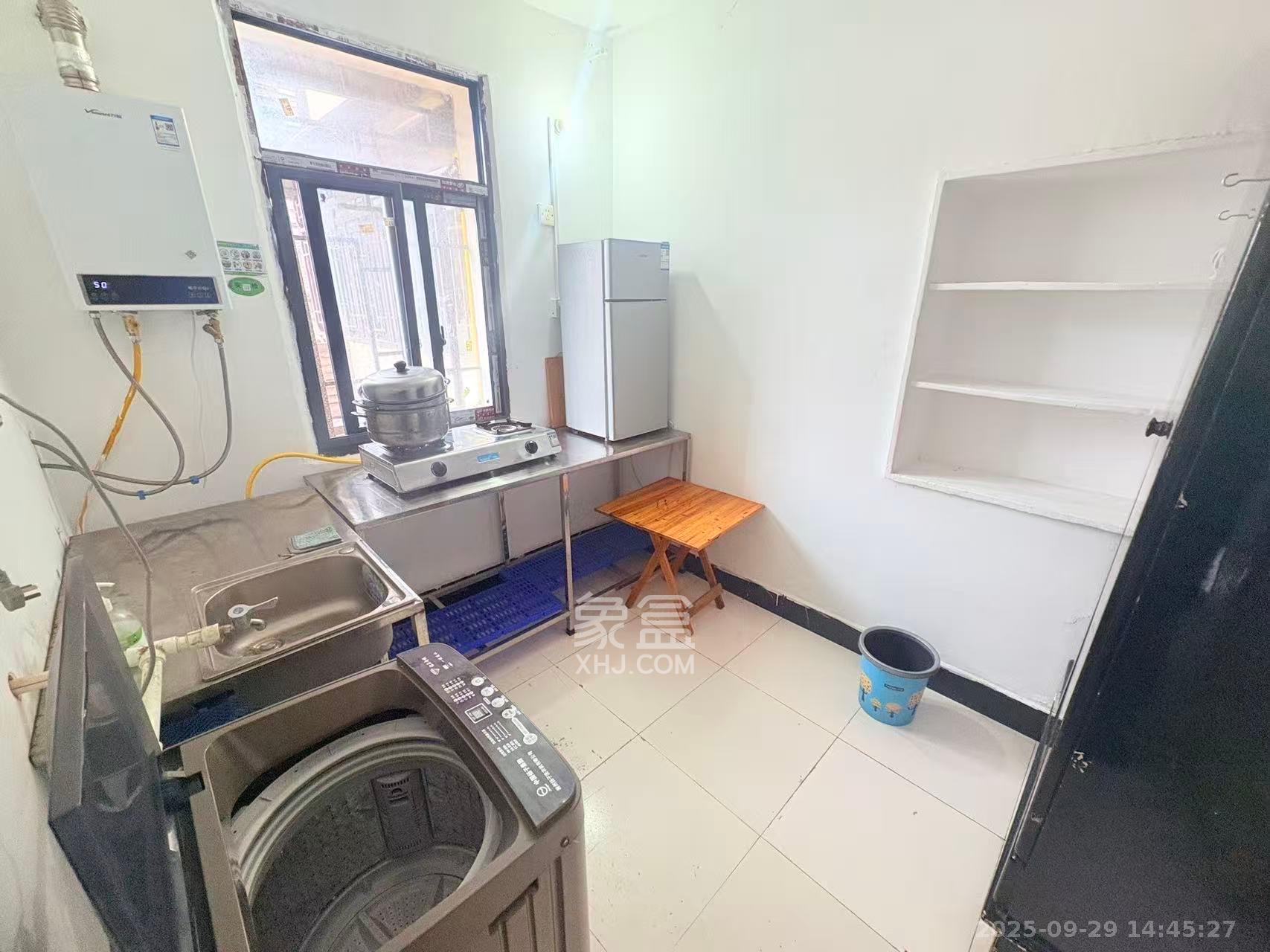 西湖新村 1室1厅1卫 1100.0元/月 西湖新村 1室1厅1卫 1100.0元/月室内图