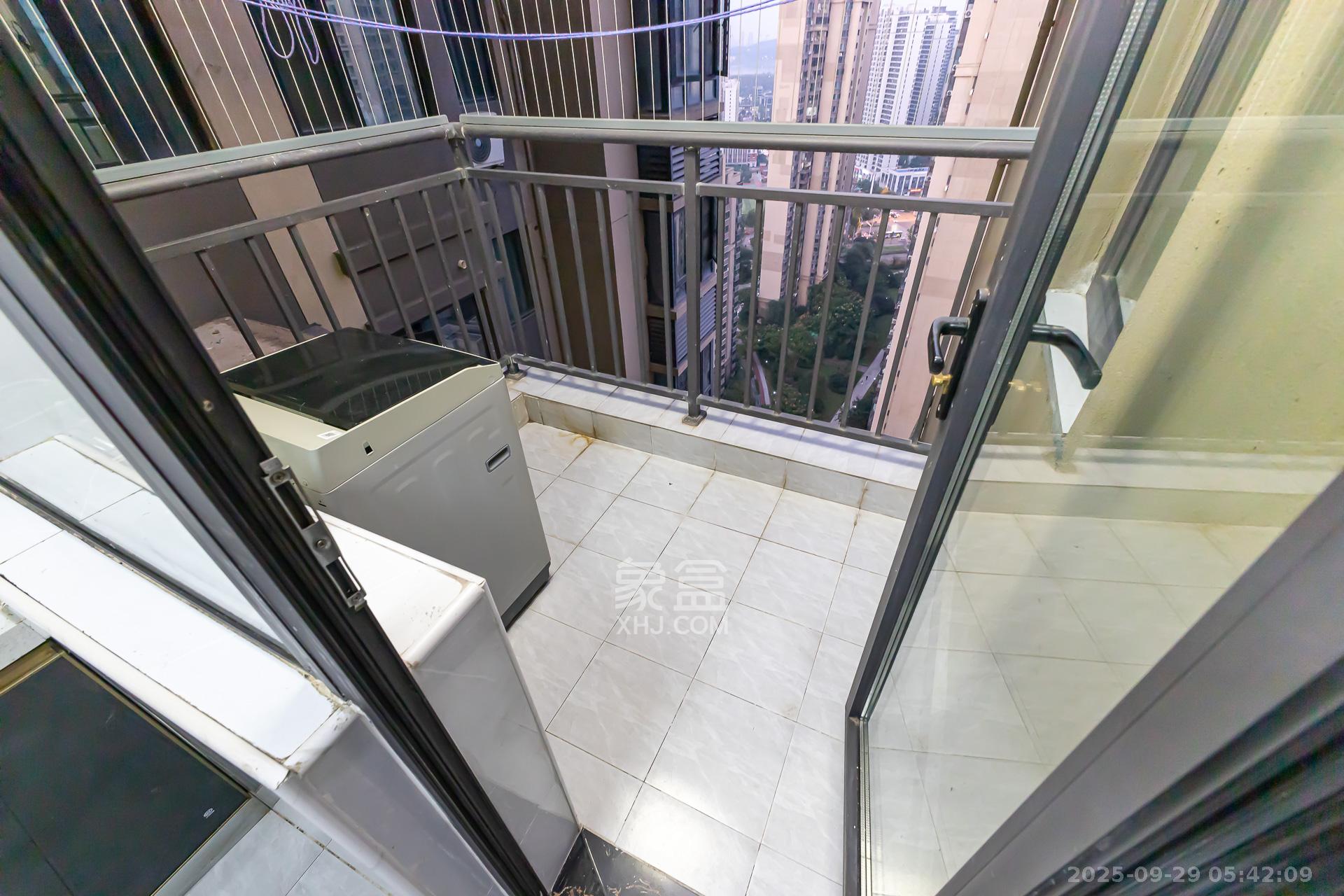 勤诚达境界城 3室2厅2卫 92.0万 勤诚达境界城 3室2厅2卫 92.0万阳台