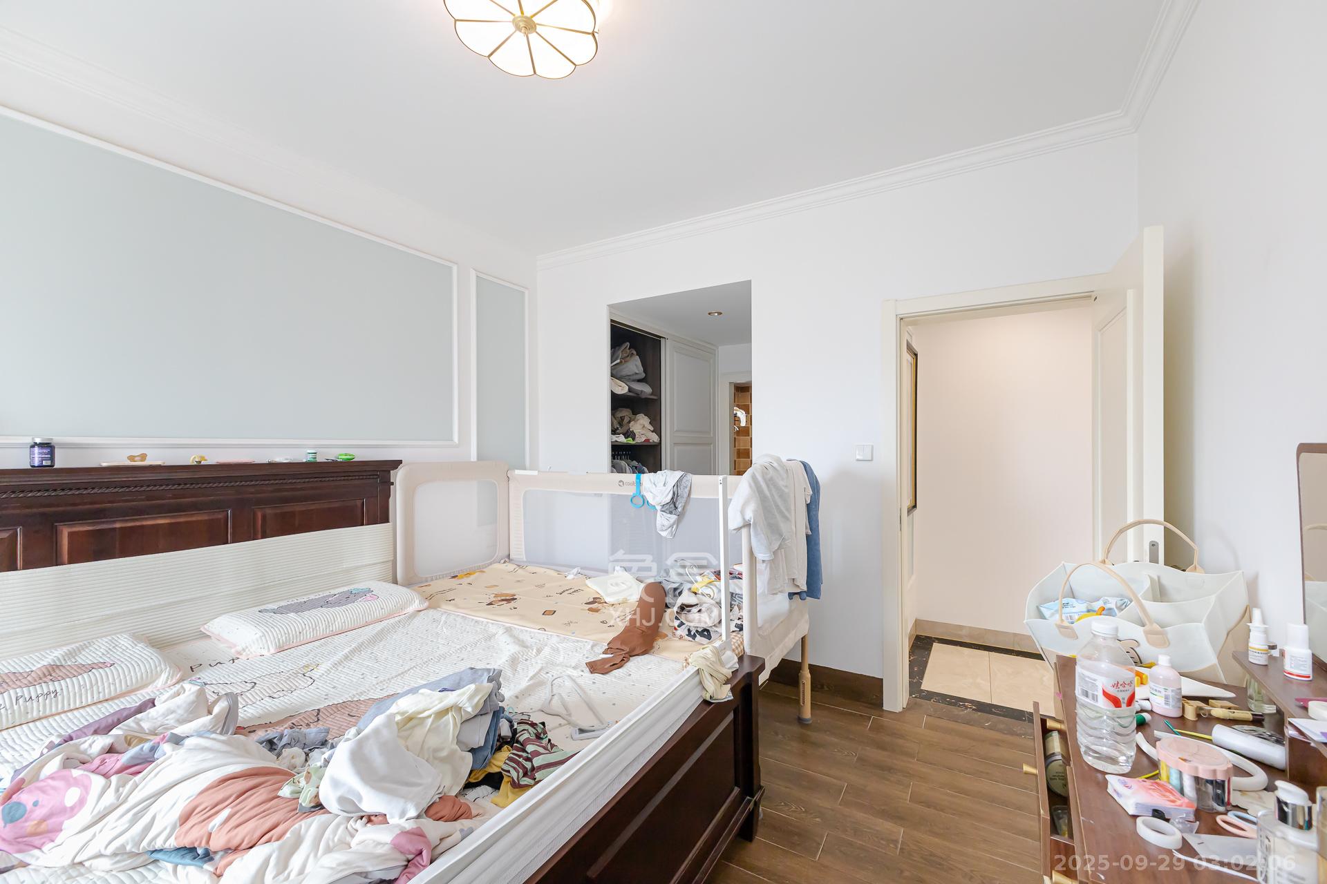 润和滨江府  4室2厅2卫    142.0万卧室