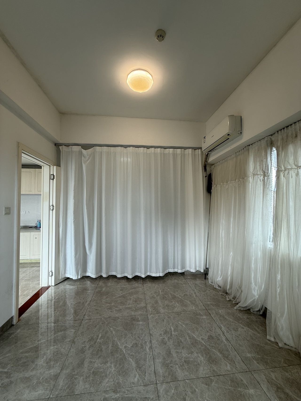 国兴城（B区）  1室1厅1卫   2200.00元/月室内图