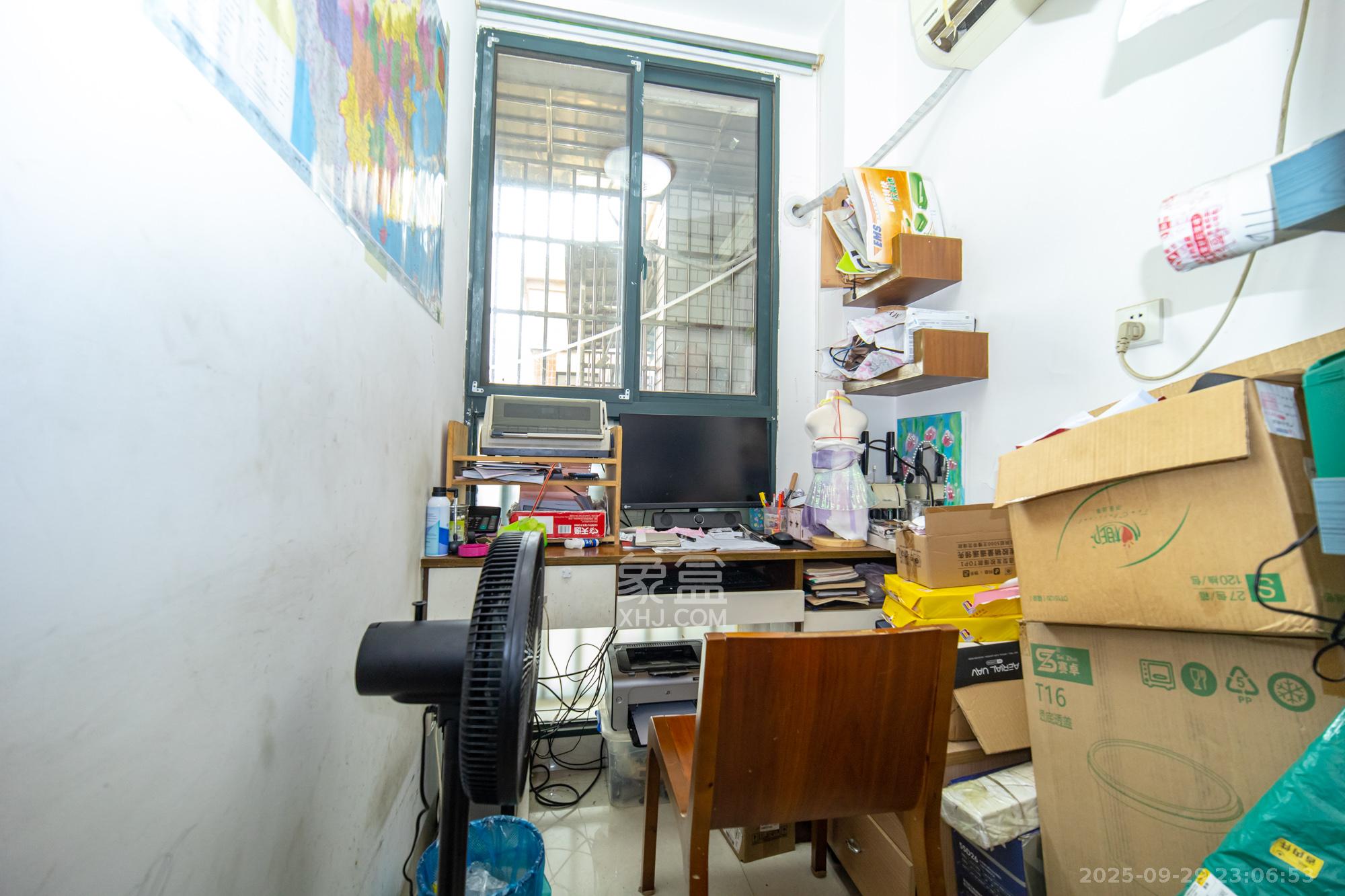 银盘鑫城  2室2厅1卫    48.8万卧室