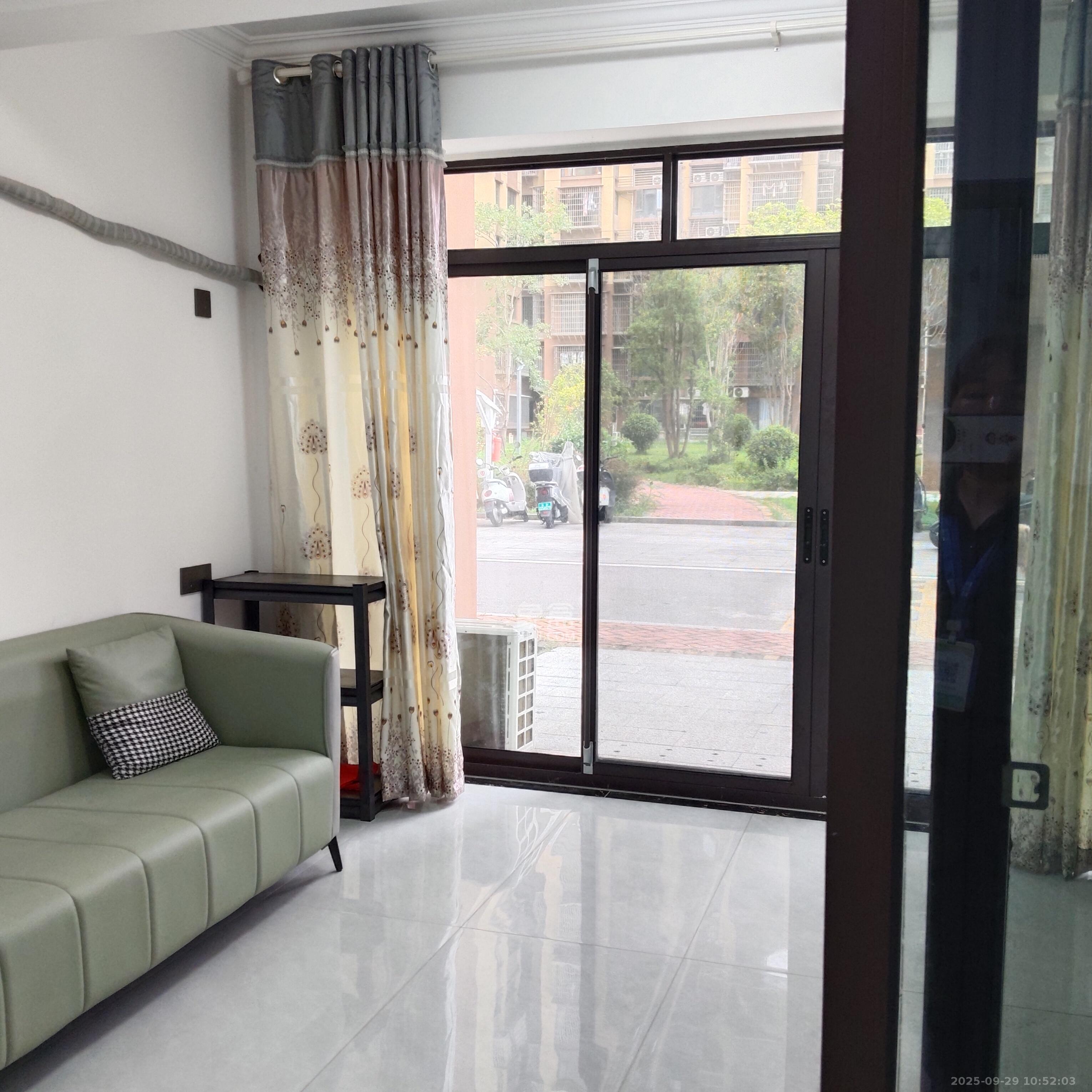 和润园三期 1室1厅1卫 1800.0元/月 和润园三期 1室1厅1卫 1800.0元/月室内图