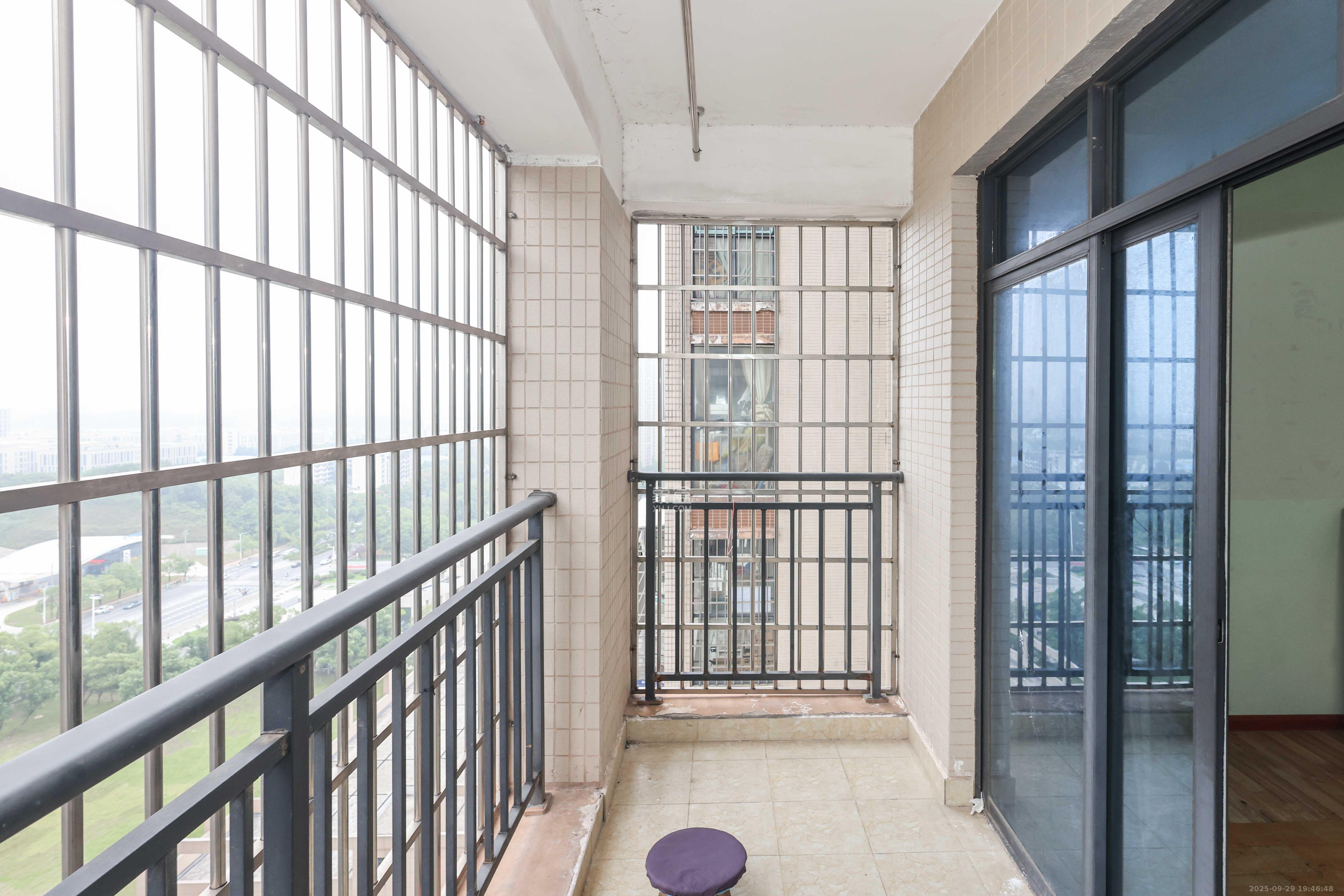 天元涉外景园B区 3室2厅2卫 78.0万 天元涉外景园B区 3室2厅2卫 78.0万阳台