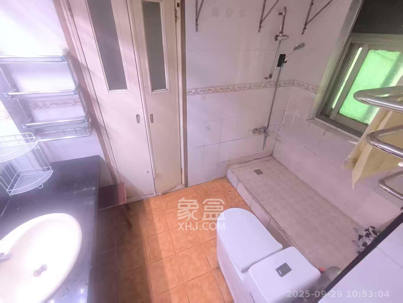 小瀛洲13号小区  4室2厅2卫    2500.0元/月室内图