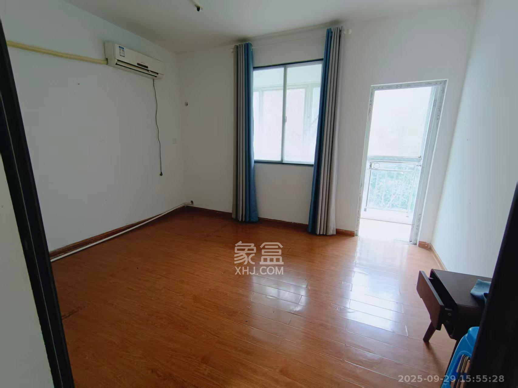 阳光100一期、四五期  4室2厅2卫    3000.0元/月室内图