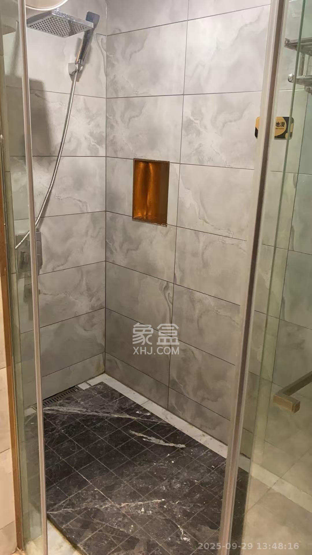 世茂铂翠湾四期(世茂悦享) 1室1厅1卫 1350.0元/月 世茂铂翠湾四期(世茂悦享) 1室1厅1卫 1350.0元/月室内图