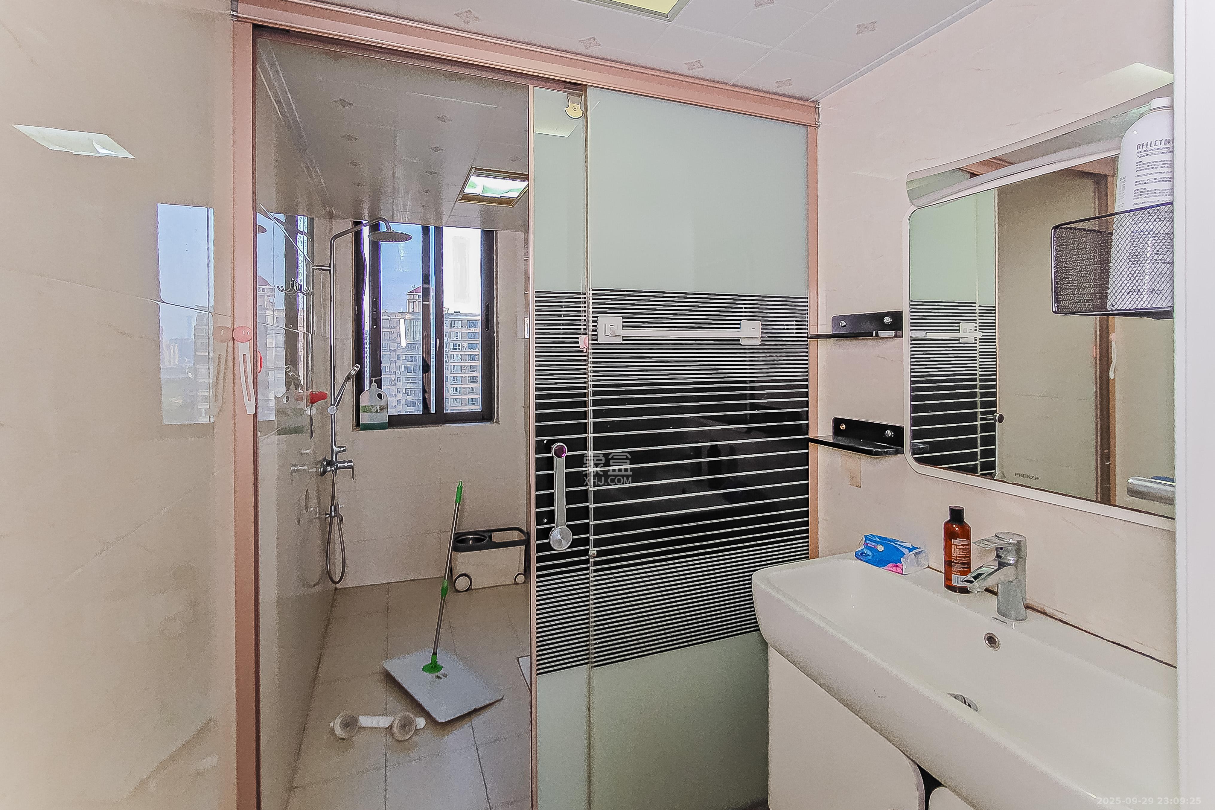 通用时代国际社区 3室2厅2卫 158.0万 通用时代国际社区 3室2厅2卫 158.0万卫生间