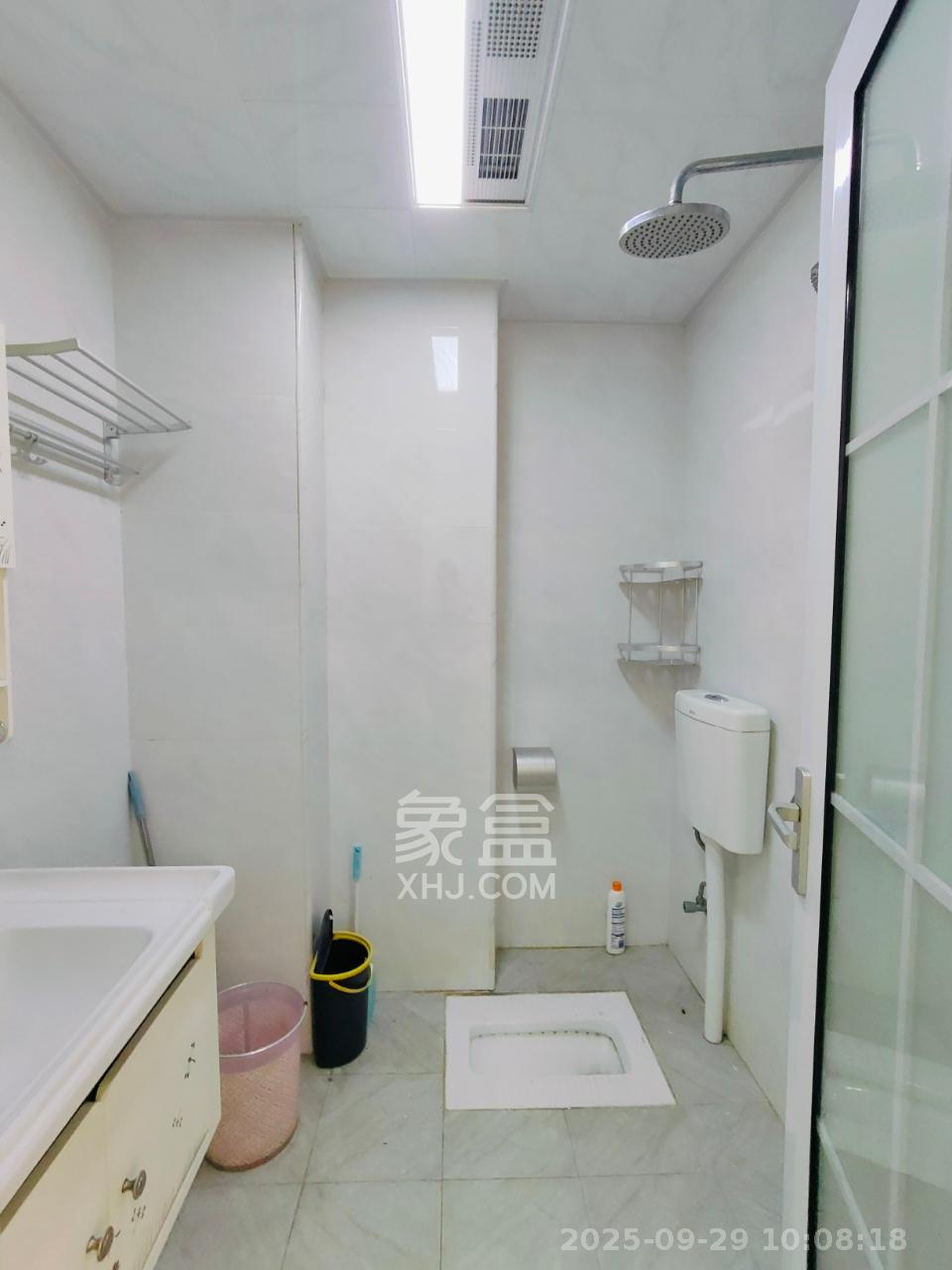 麓江春 3室2厅1卫 2400.0元/月 麓江春 3室2厅1卫 2400.0元/月室内图