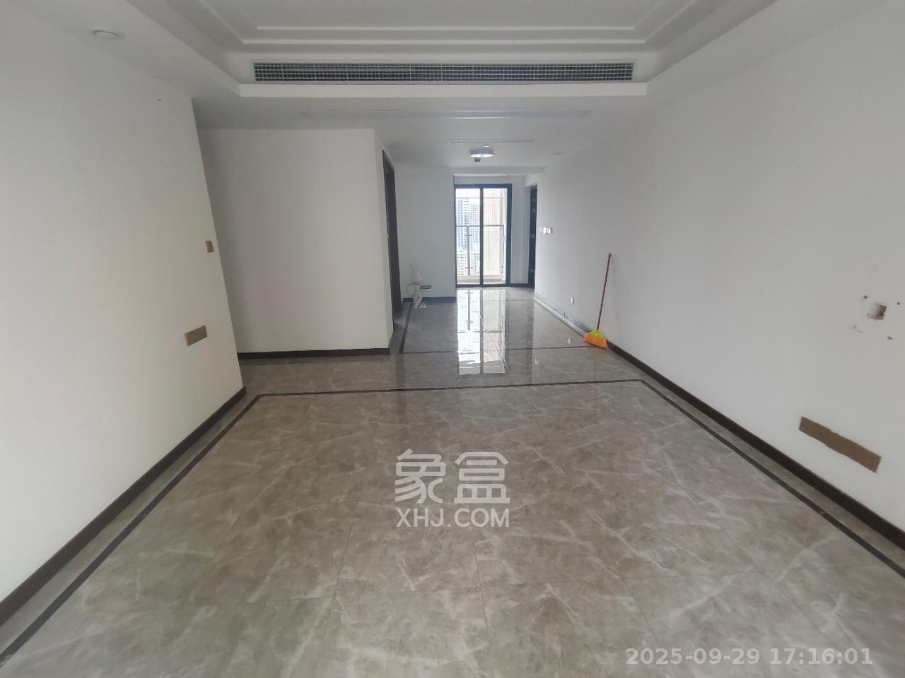 绿地长沙城际空间站（柏仕佳苑）  4室2厅2卫   3500.00元/月室内图
