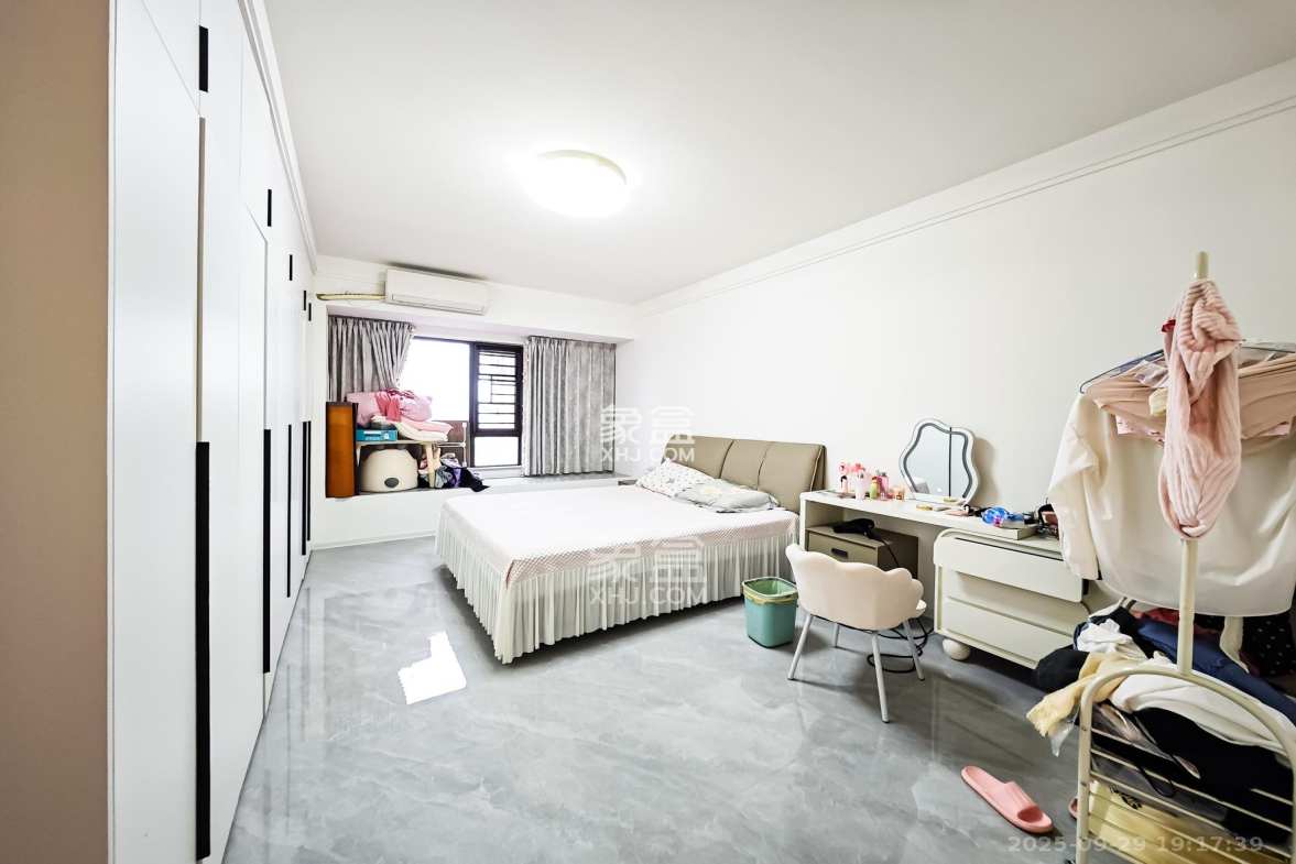 恒基旭辉湖山赋 3室2厅2卫 136.0万 恒基旭辉湖山赋 3室2厅2卫 136.0万卧室