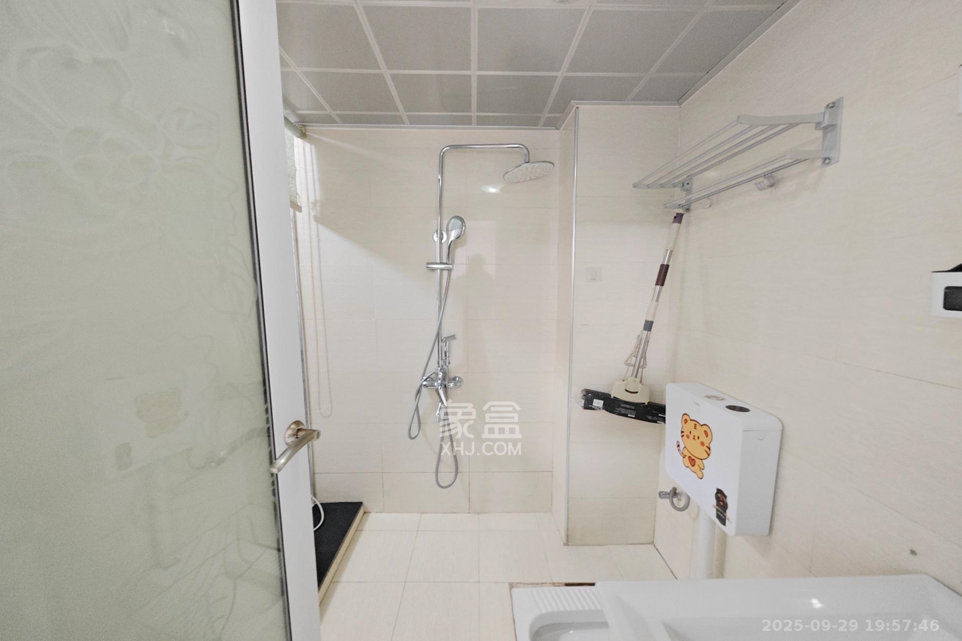 万博汇 2室1厅1卫 68.0万 万博汇 2室1厅1卫 68.0万客厅