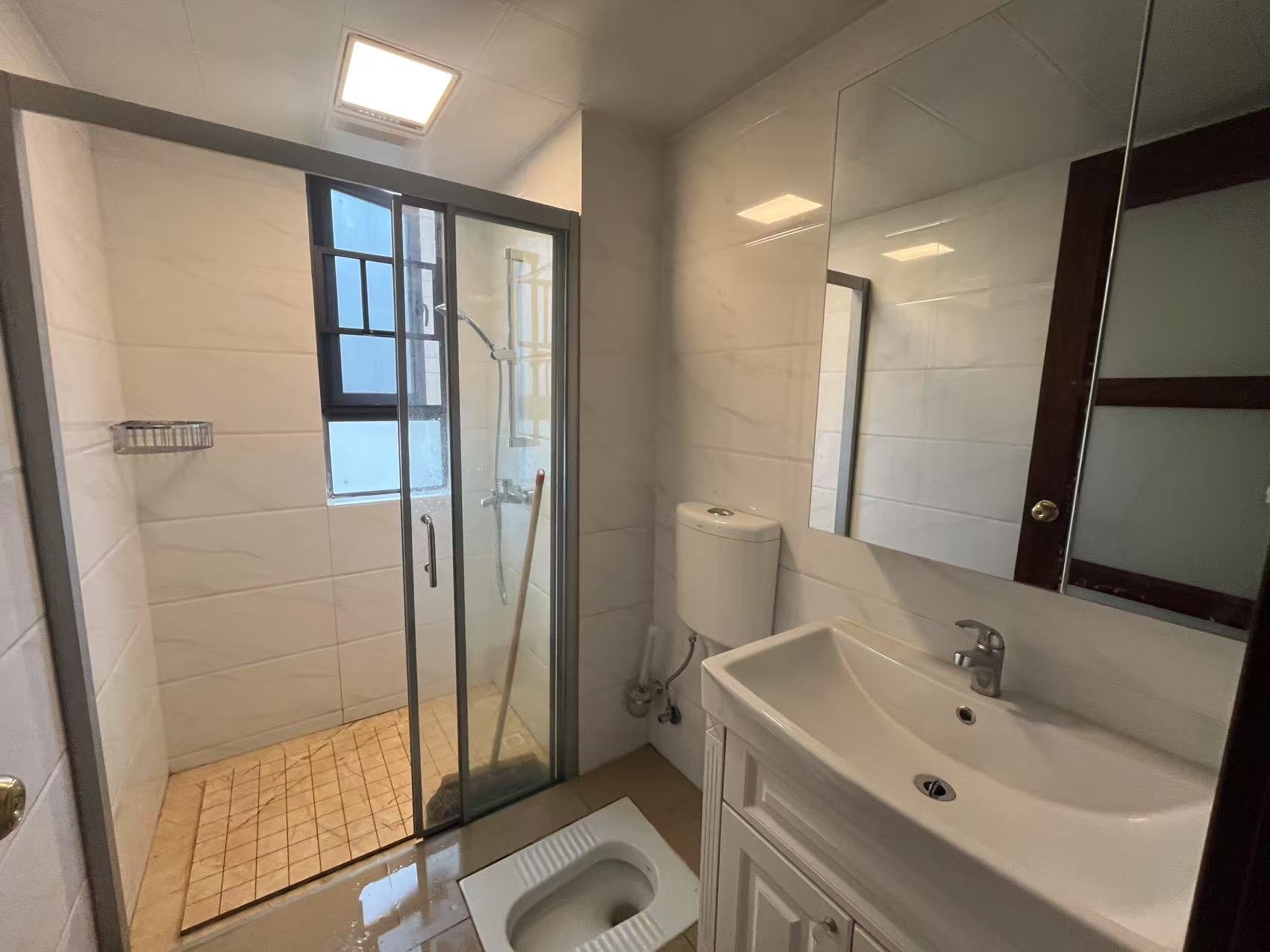 华耀碧桂园十里江湾誉峯 4室2厅2卫 80.0万 华耀碧桂园十里江湾誉峯 4室2厅2卫 80.0万客厅