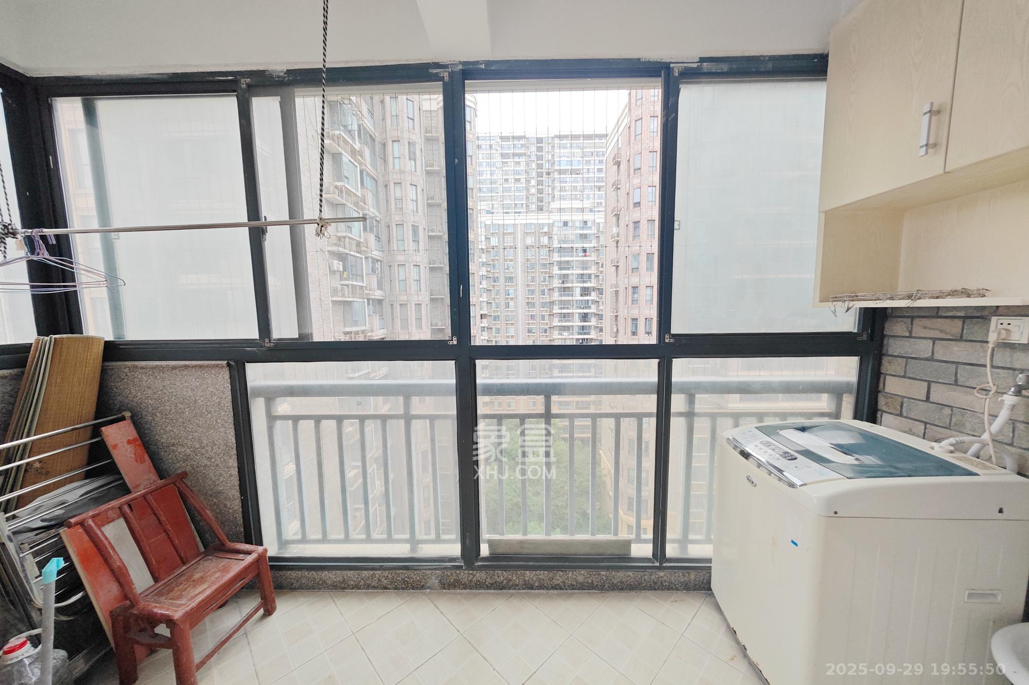 锦绣世纪  3室2厅2卫    126.0万 锦绣世纪  3室2厅2卫    126.0万阳台