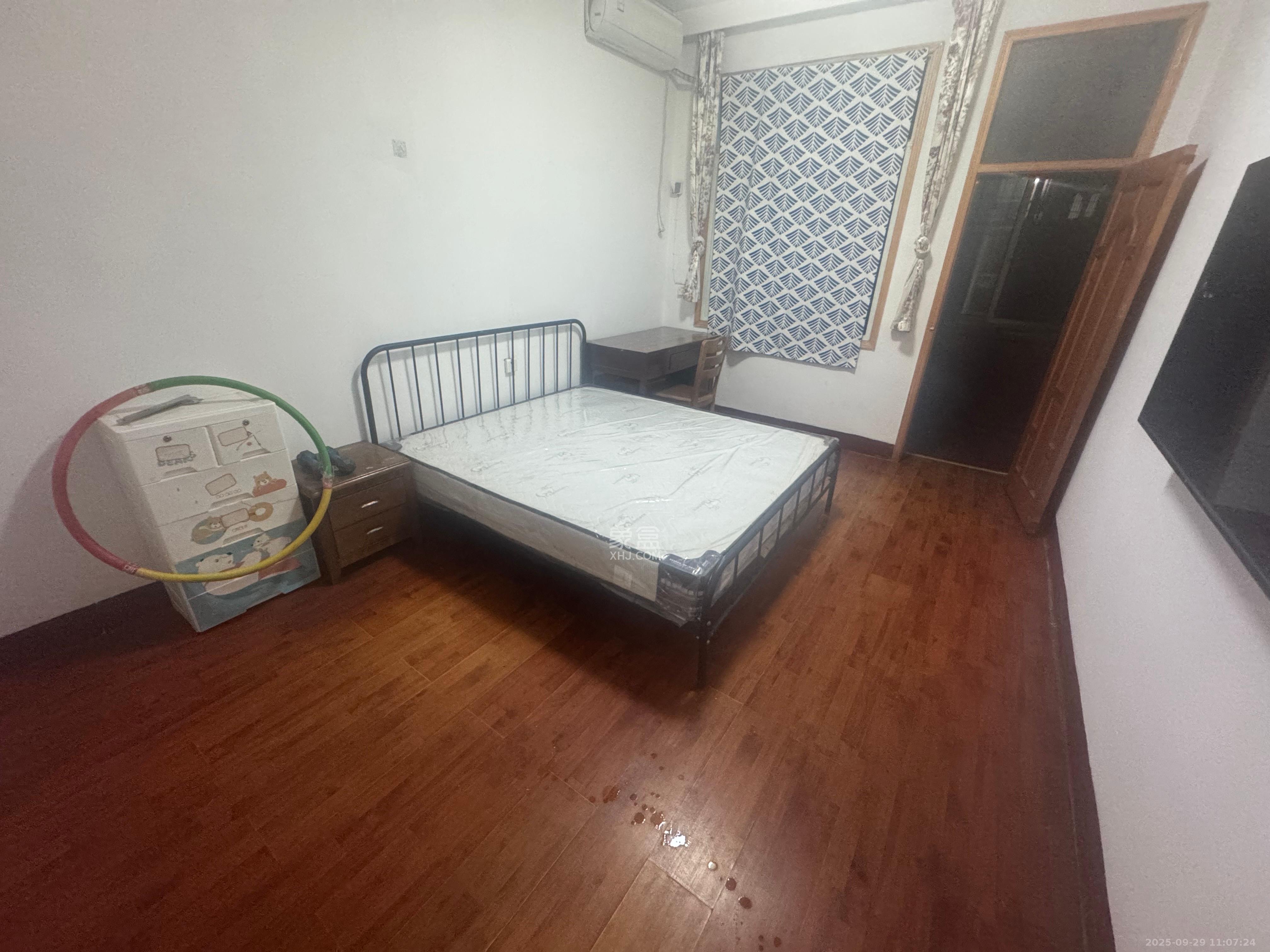 物资厅宿舍(五一大道) 1室0厅0卫 2200.0元/月 物资厅宿舍(五一大道) 1室0厅0卫 2200.0元/月室内图